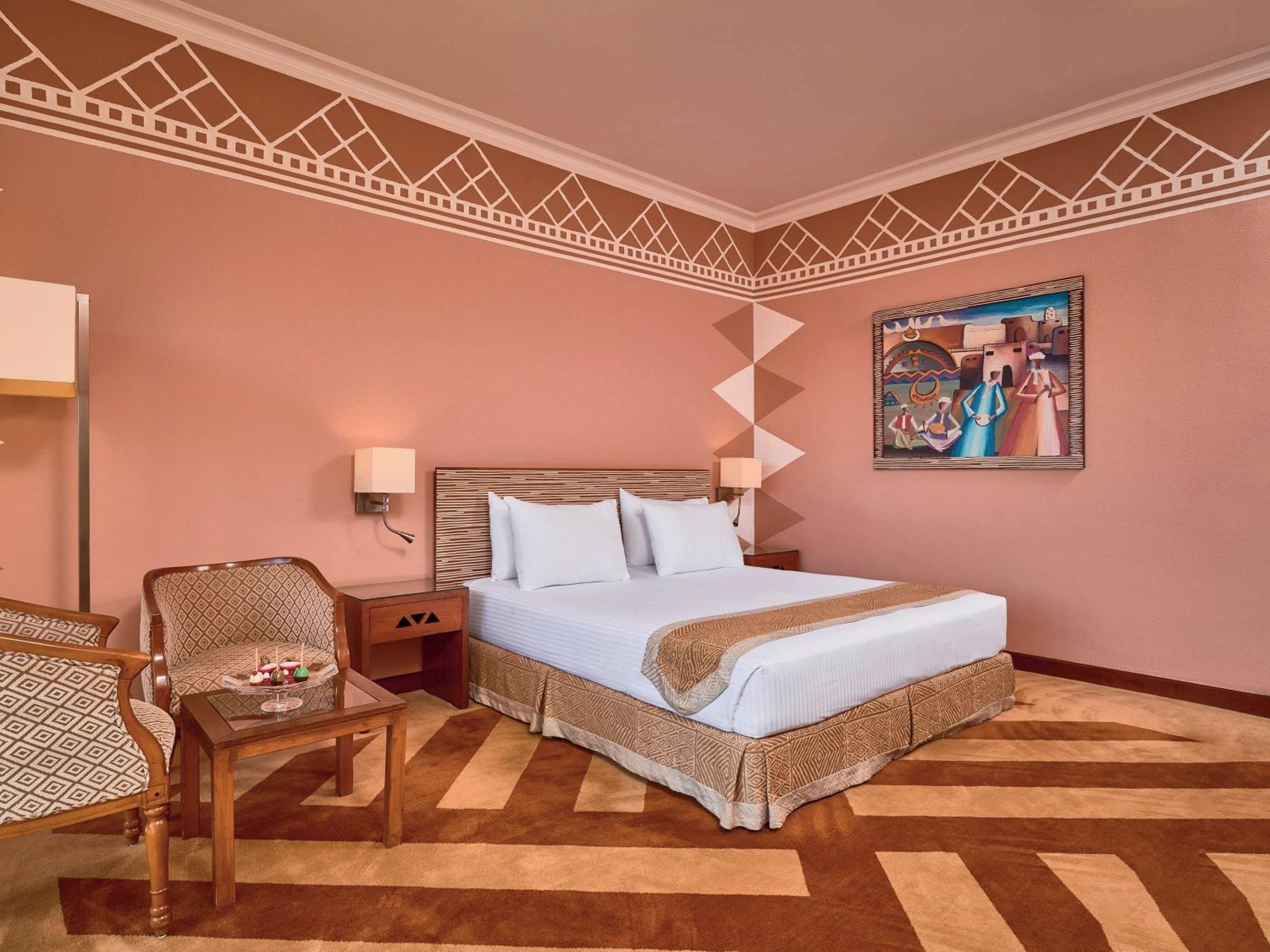 Classic King Room with Partial Nile View