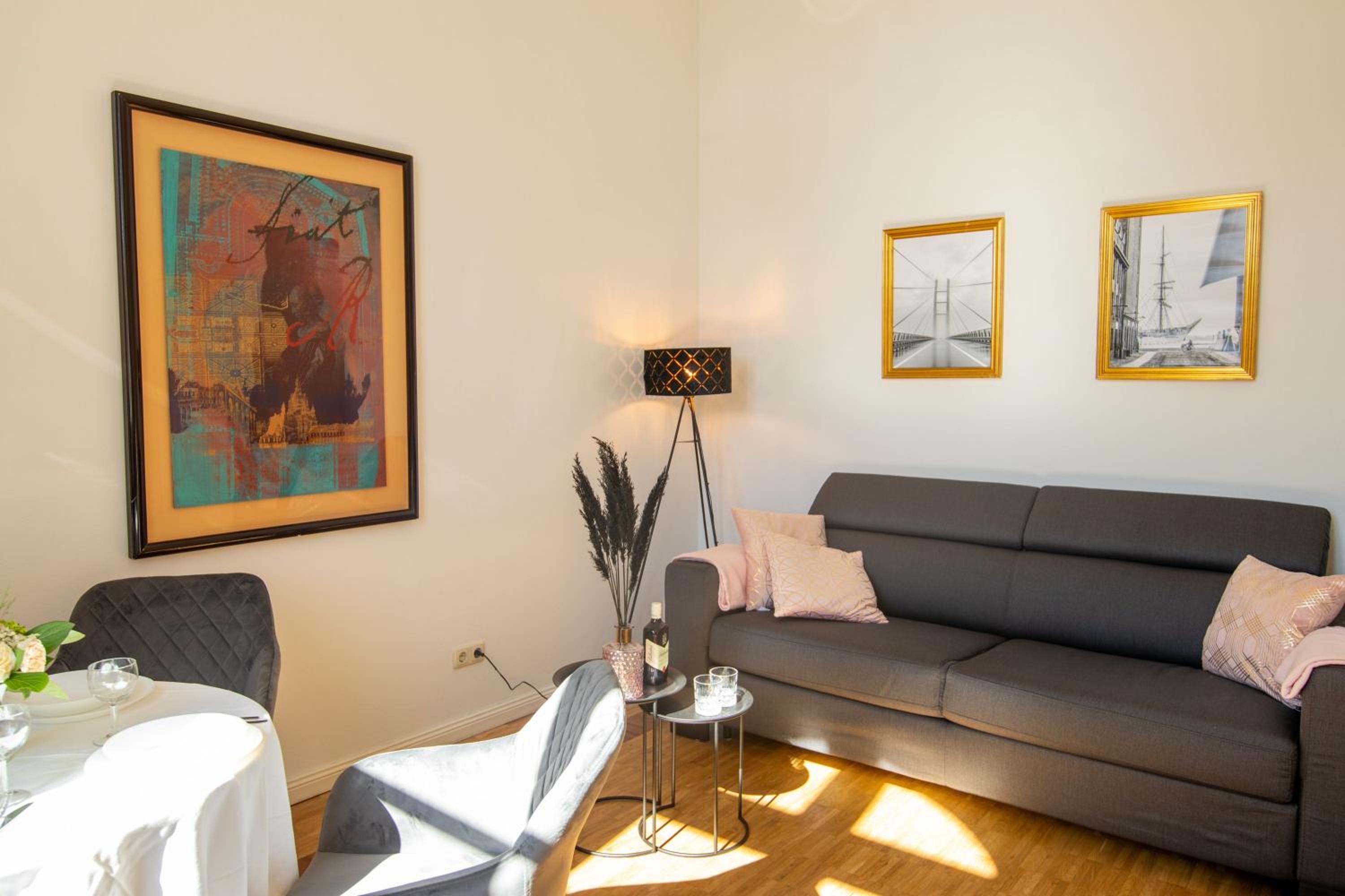 One-Bedroom Apartment with Shower photo 1