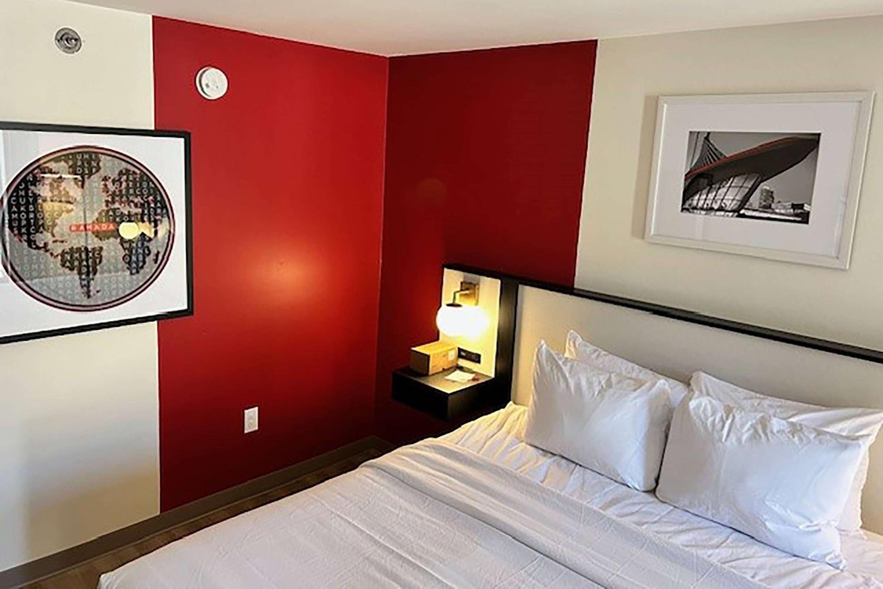 King Room - Non-Smoking - Photo 1
