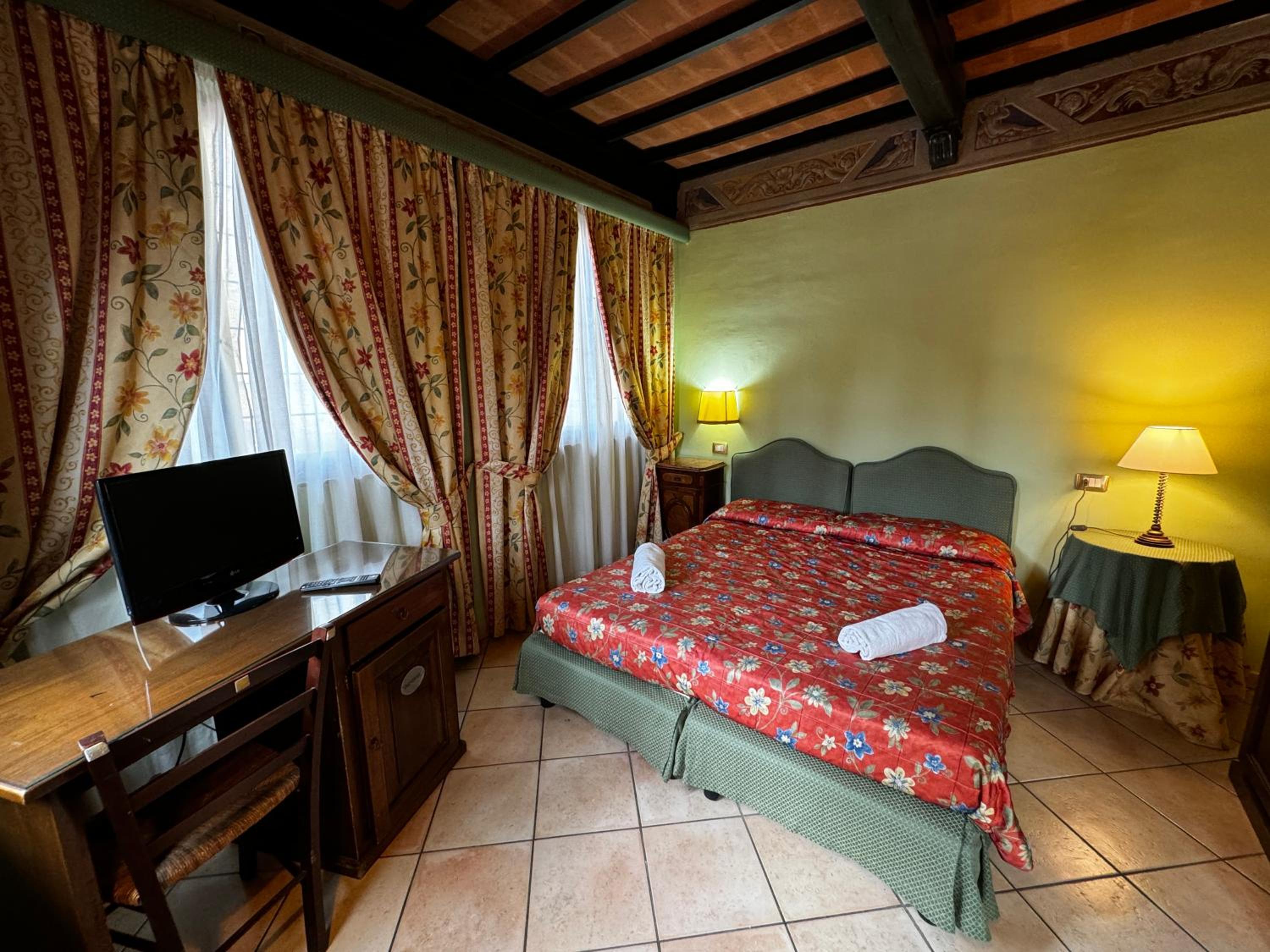 Double Room - Photo 4