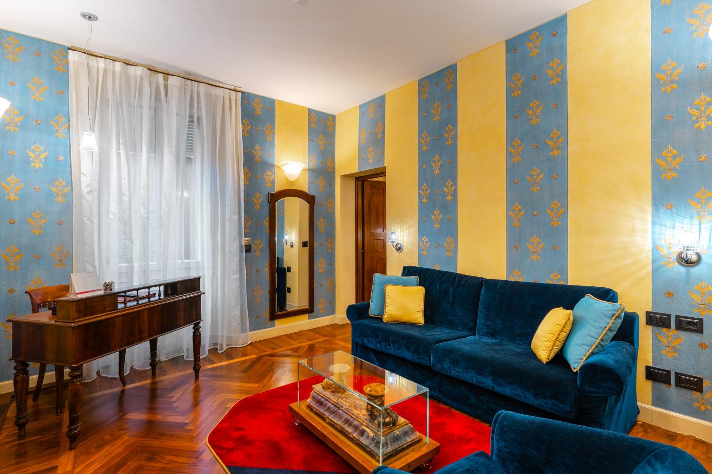 Suite - Photo 3