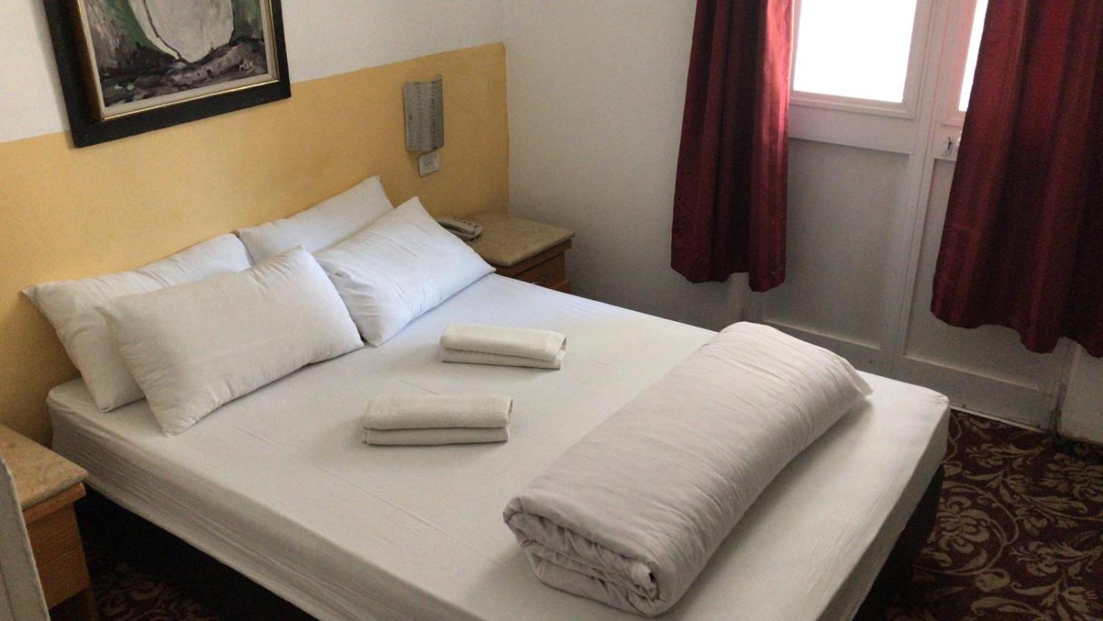 Standard Double Room - Photo 8