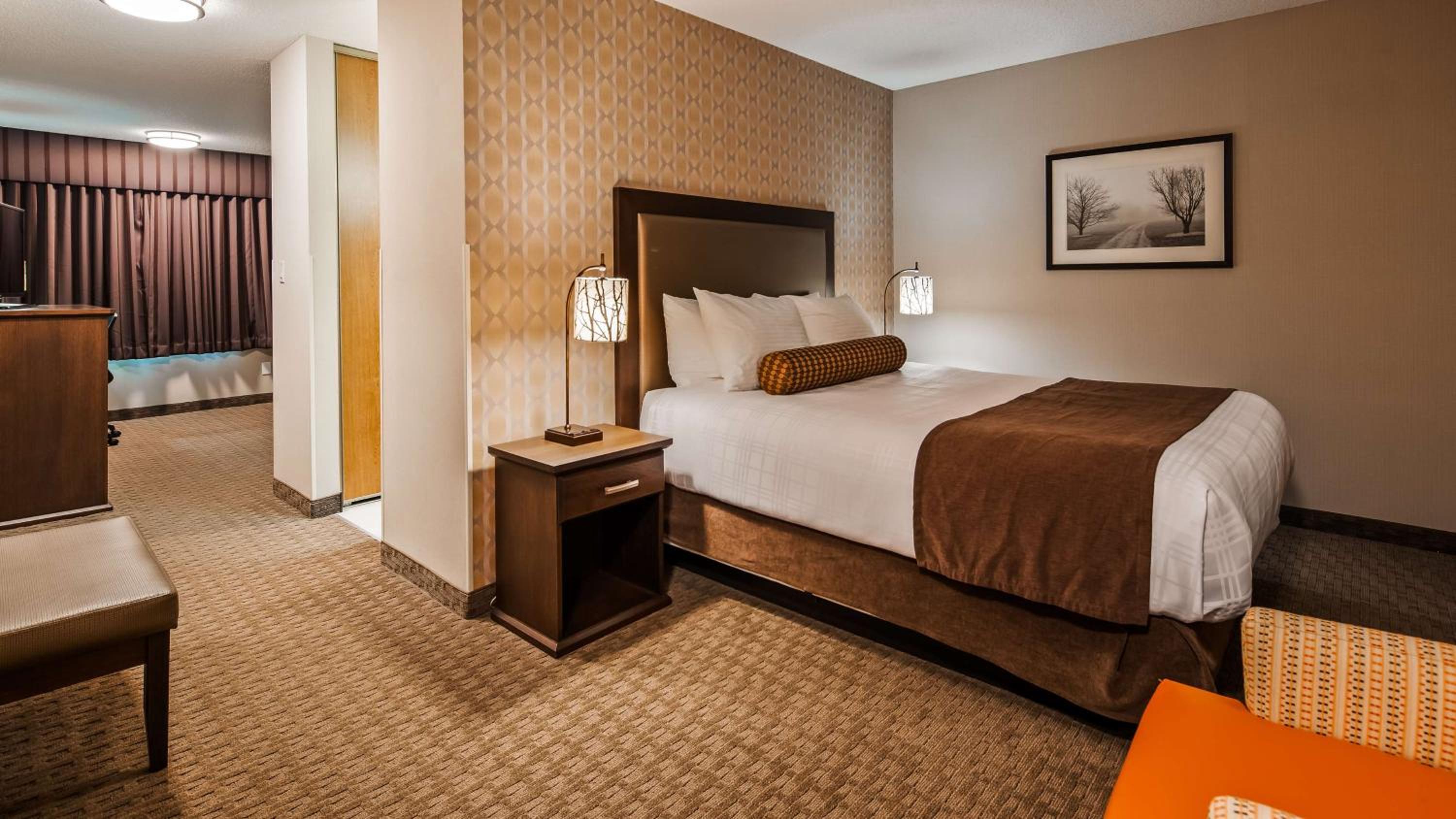 Partially Divided Two-Bedroom Queen Suite - Photo 1