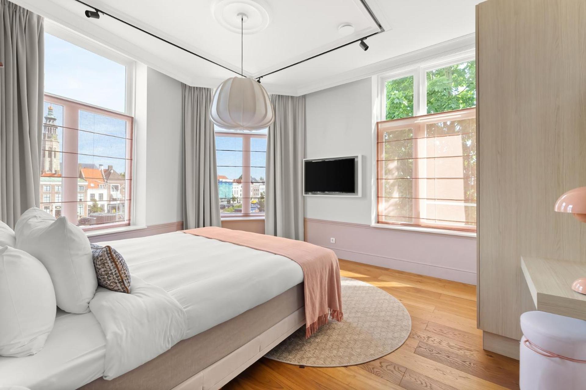 Deluxe Apartment with Balcony