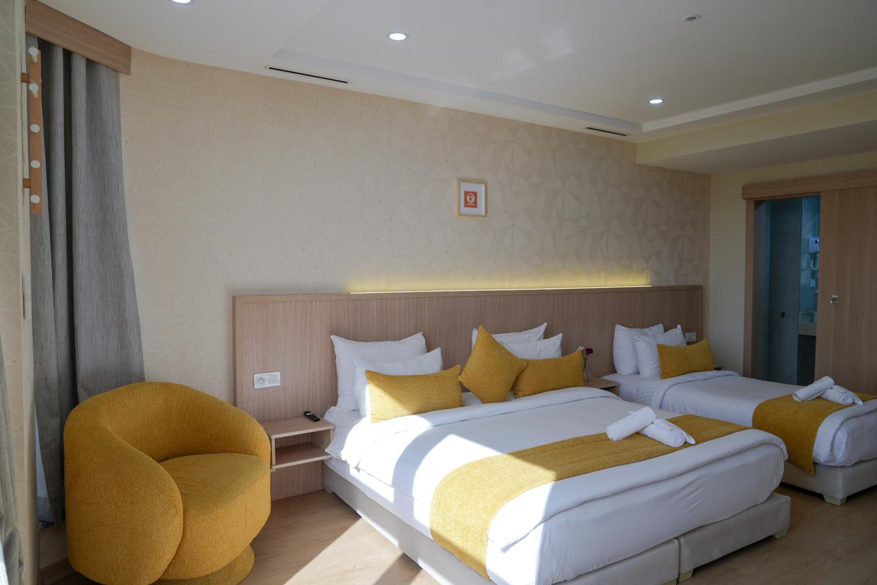Deluxe Triple Room - Photo 9