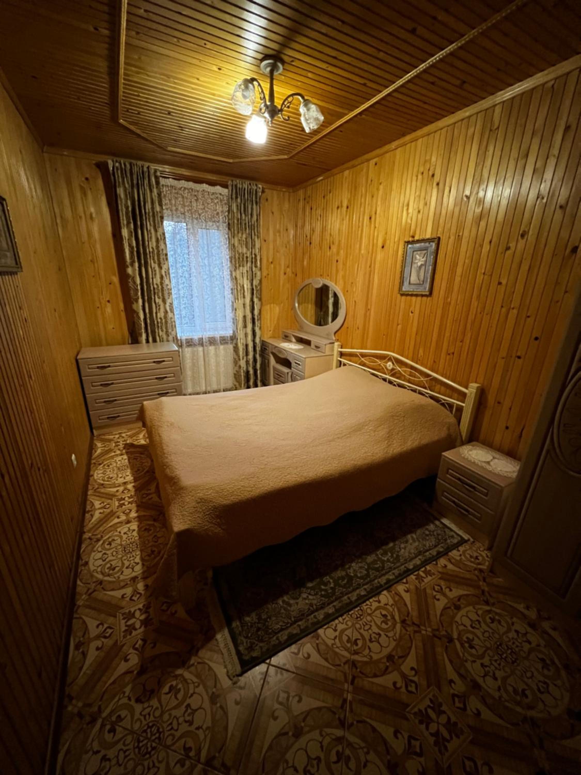 Six-Bedroom House photo 1