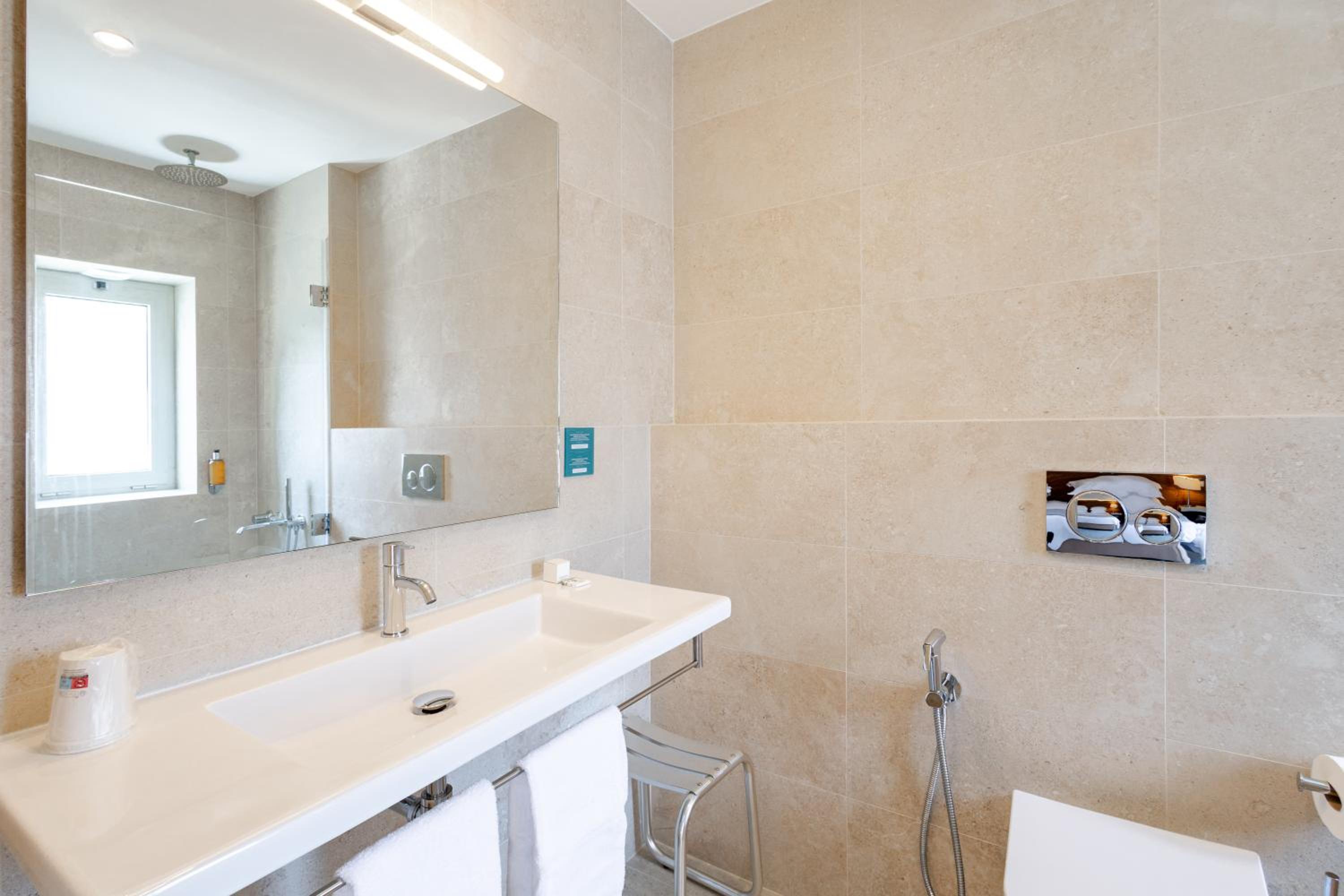 Suite - Photo 4