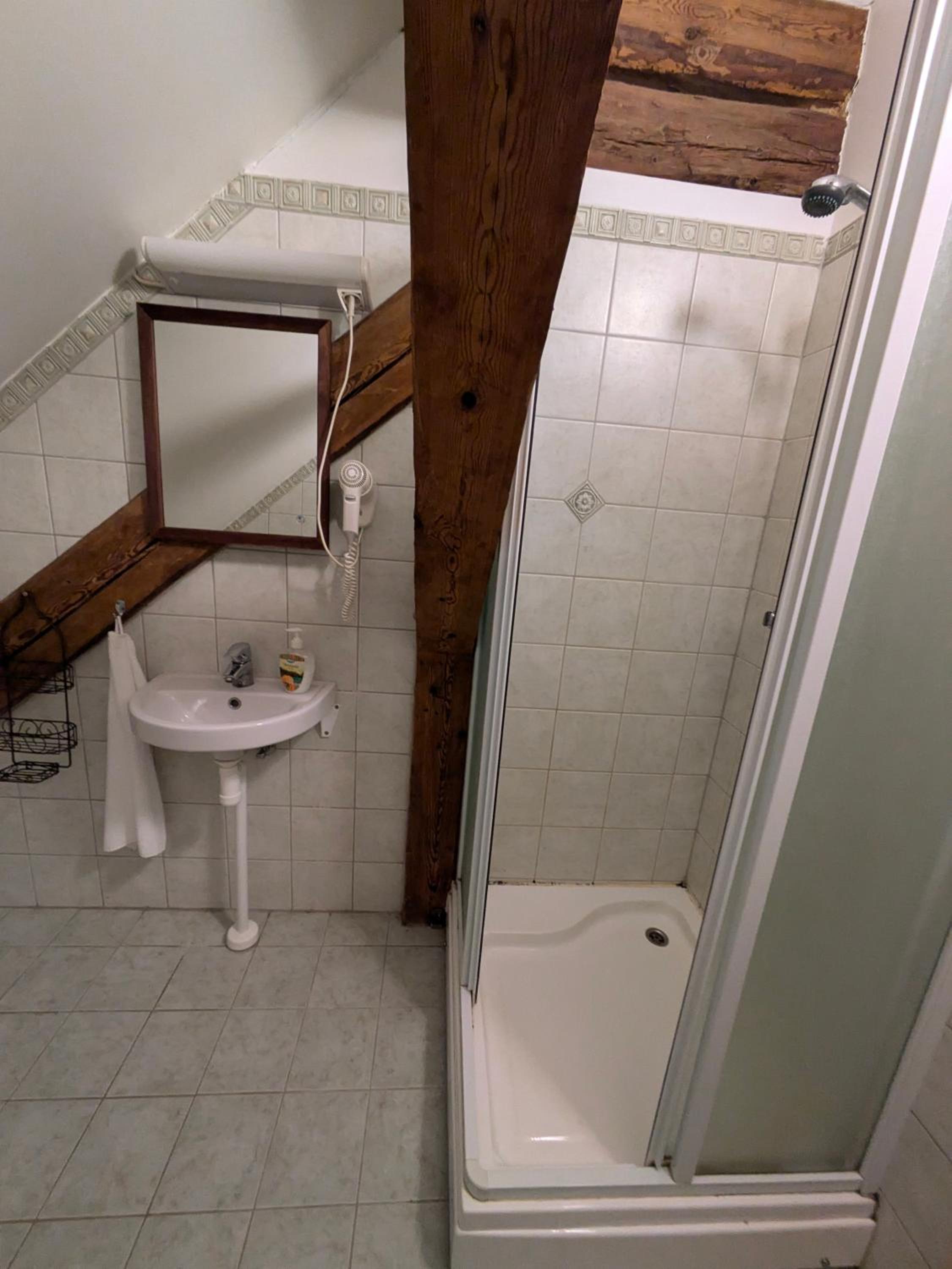 Twin Room with Shared Bathroom photo 3