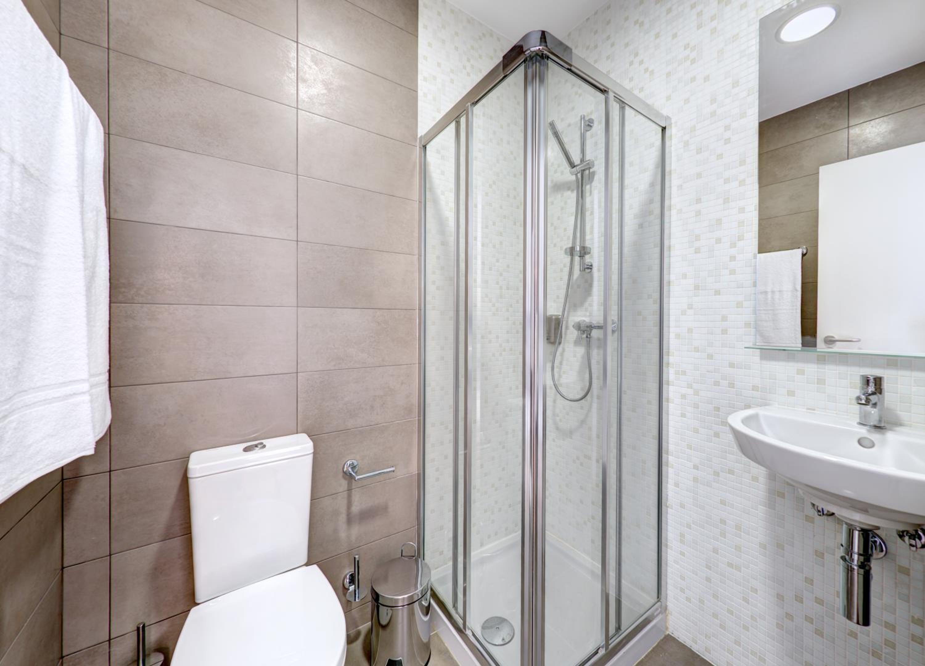 Standard Double Room - Photo 8