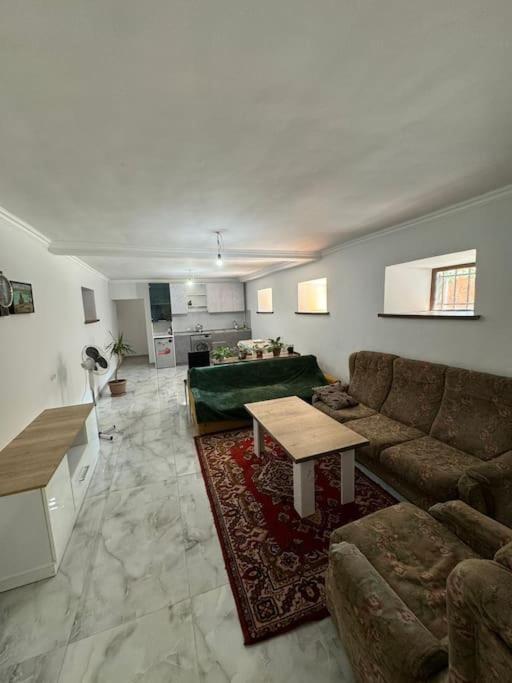 One-Bedroom House photo 1