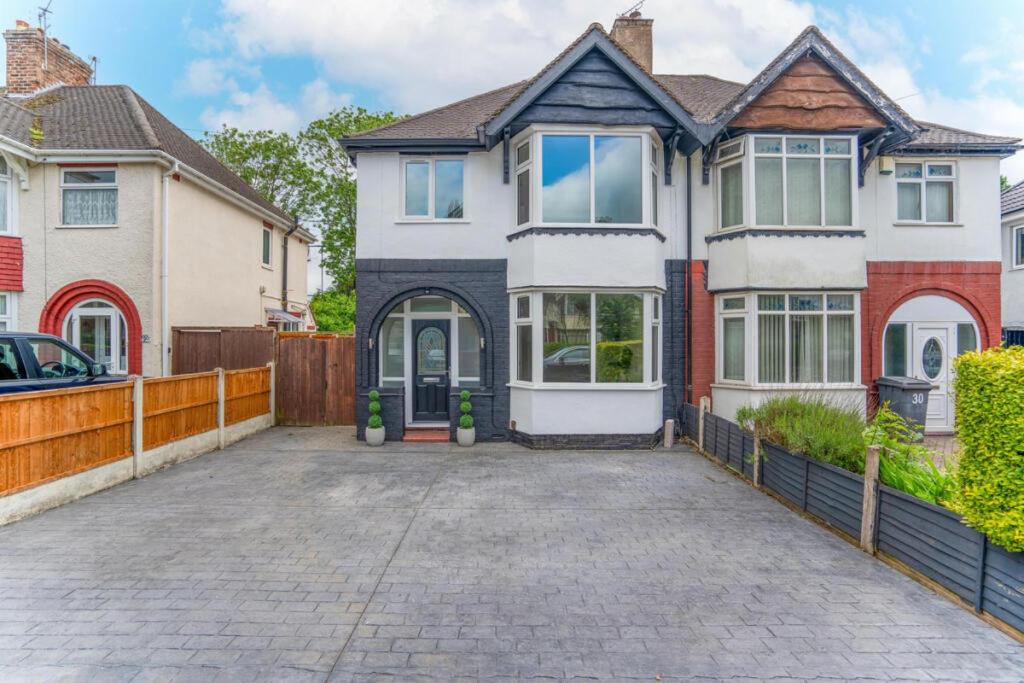 Three-Bedroom House photo 1