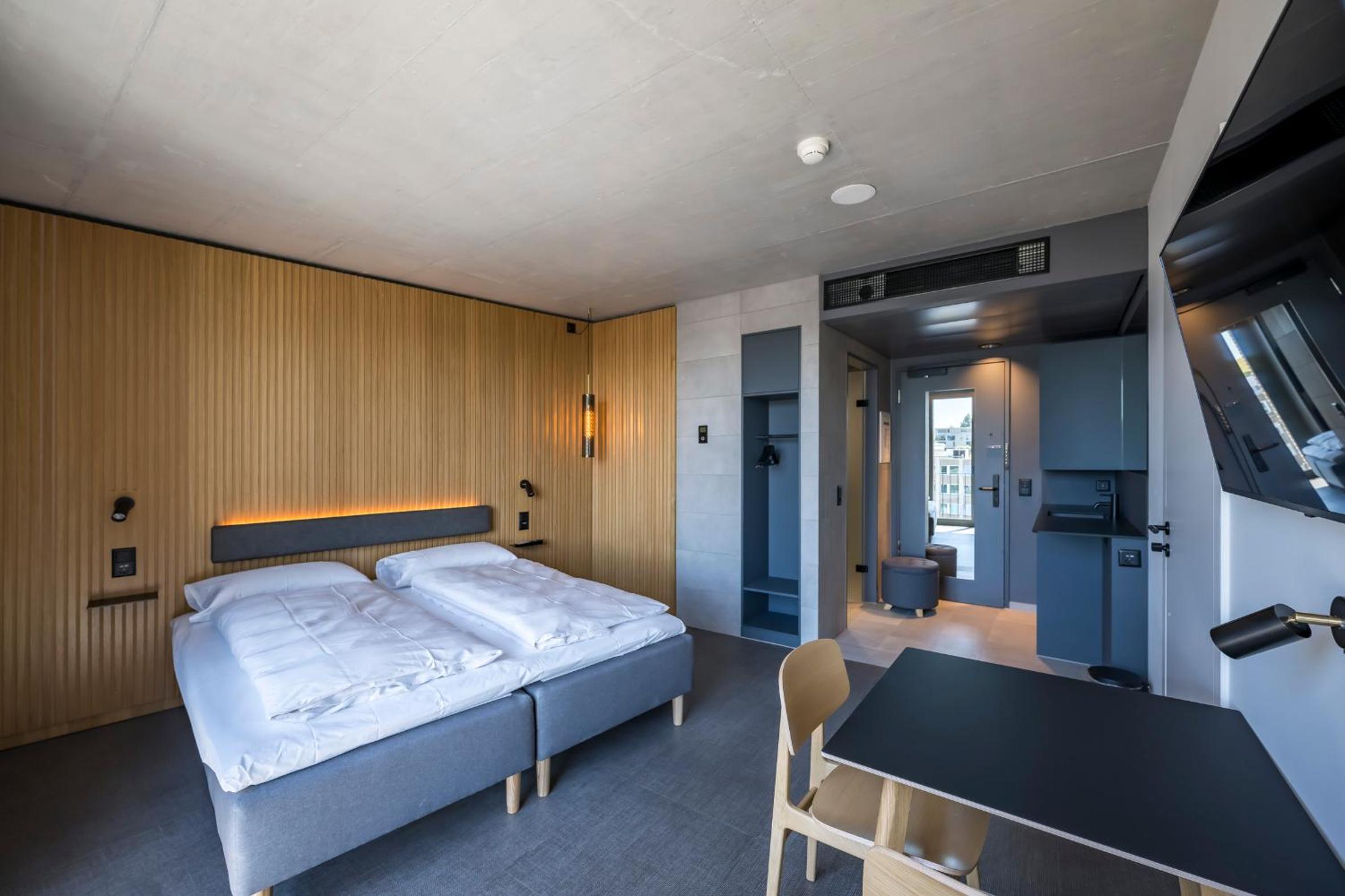 Superior King Room photo 2
