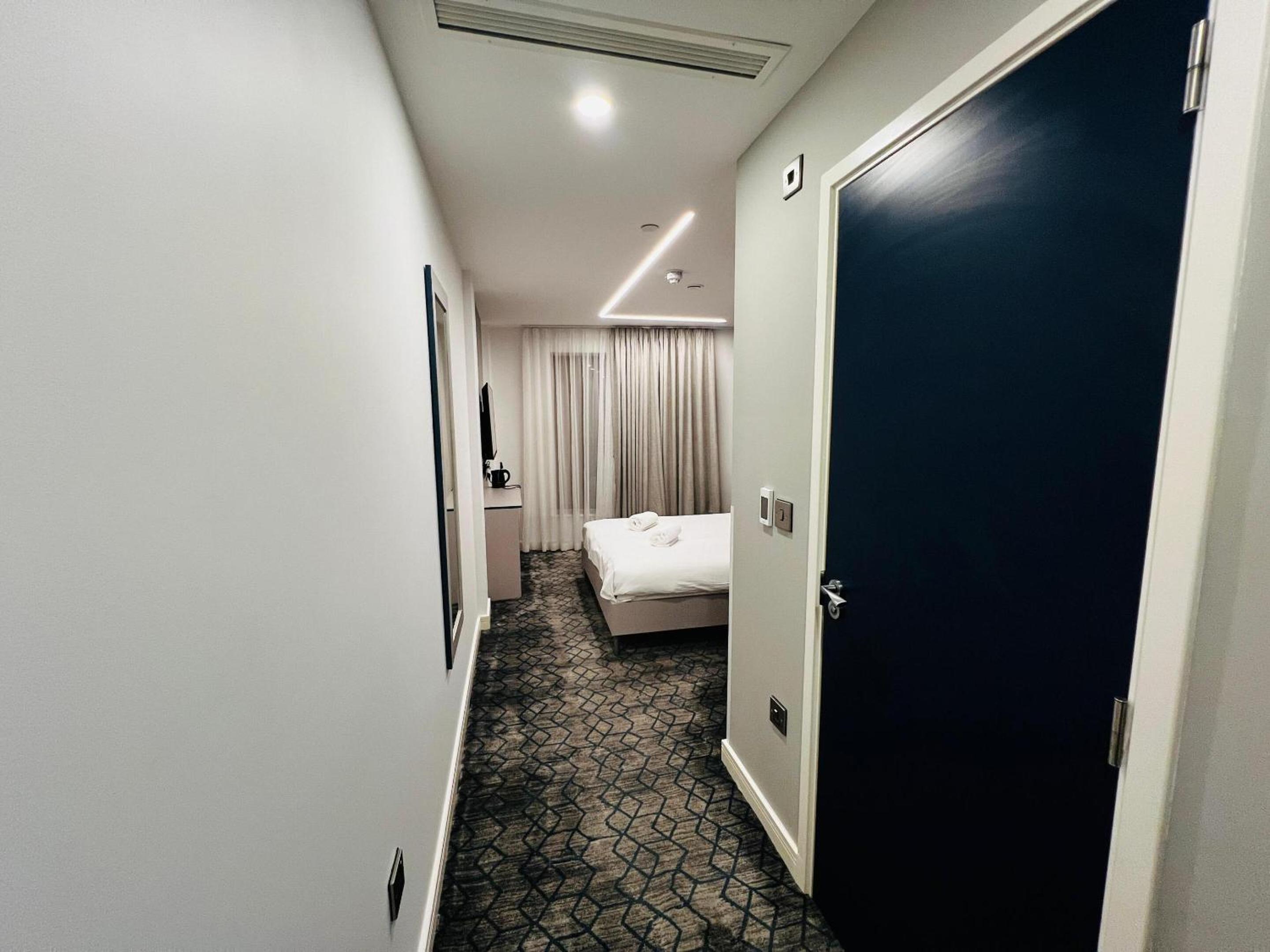 Deluxe Double or Twin Room - Photo 4