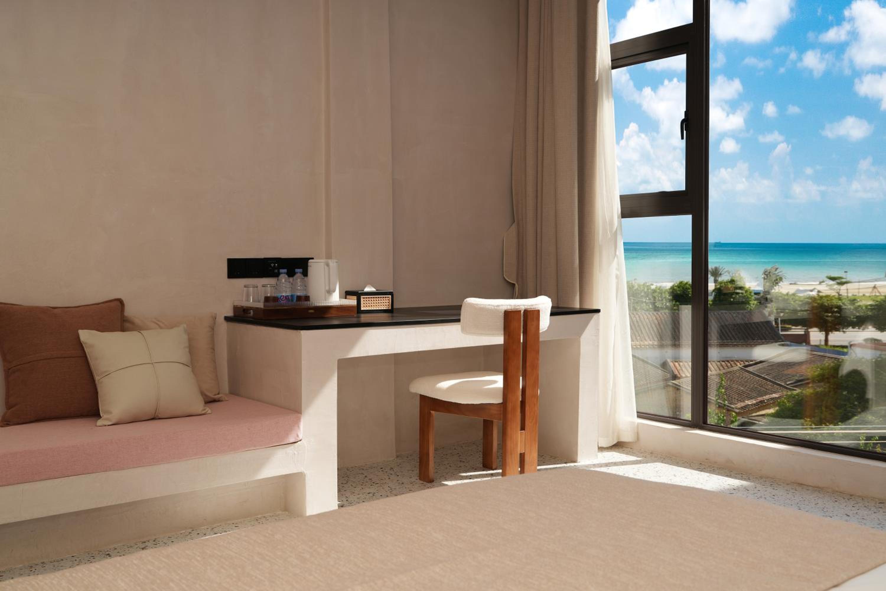 Deluxe Double Room with Side Sea View photo 1