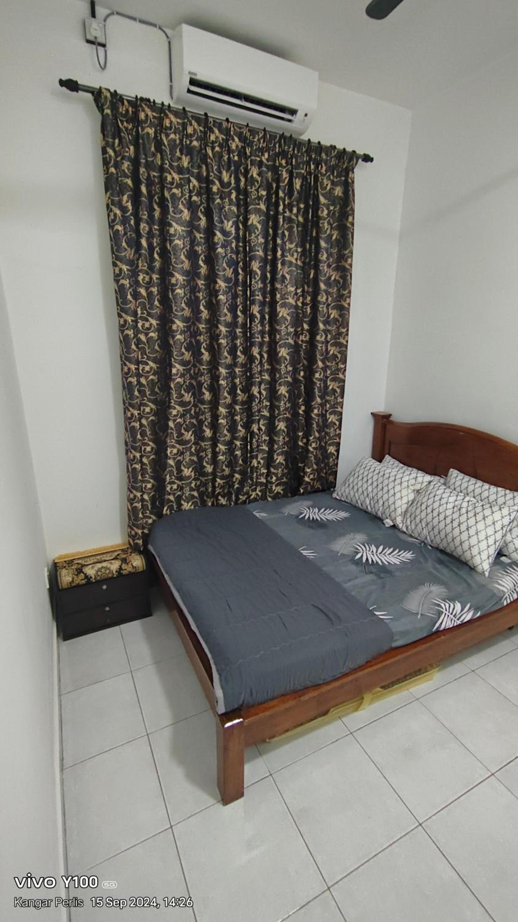 Three-Bedroom House photo 3