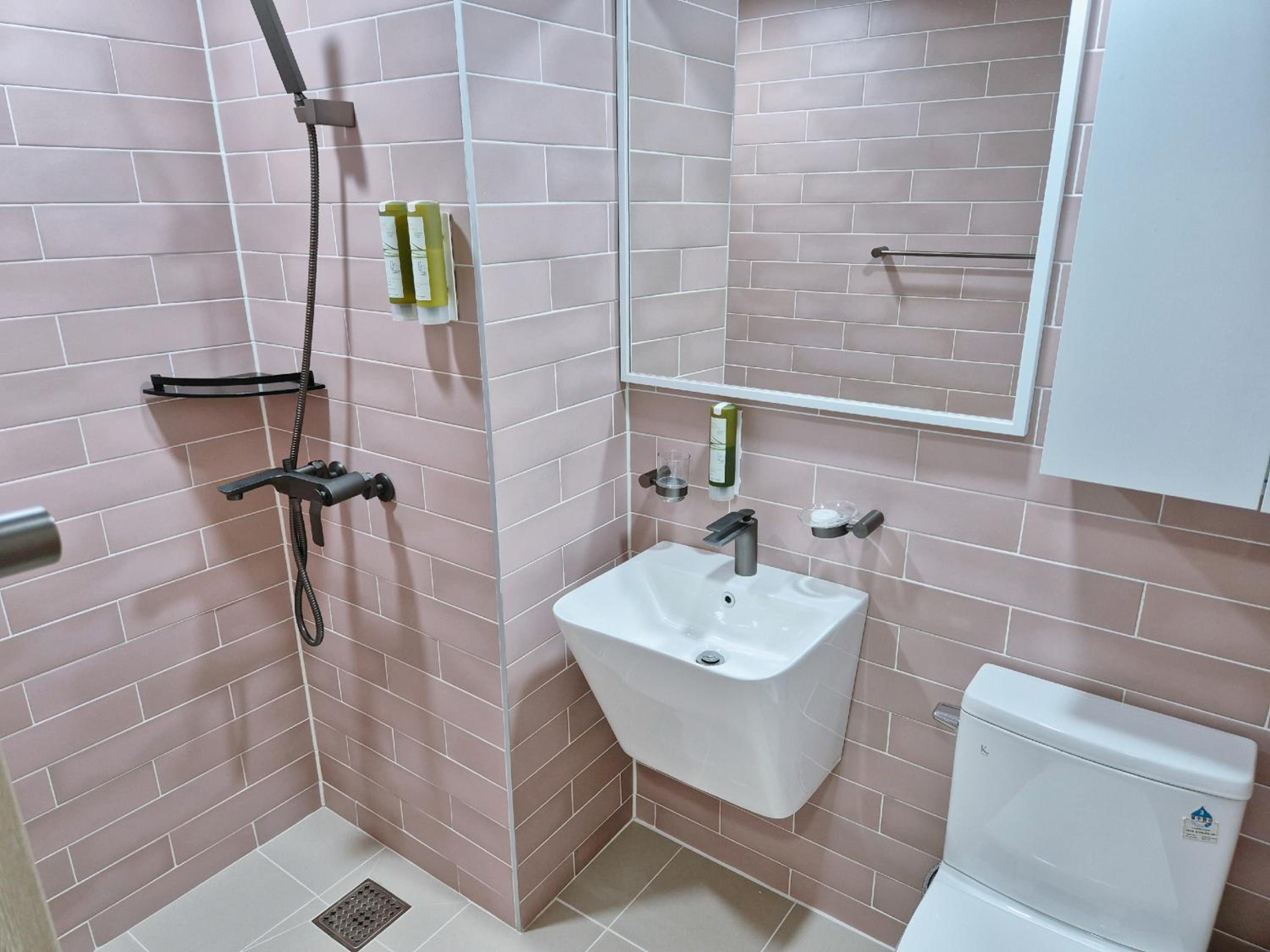 Standard Double Room - Photo 9