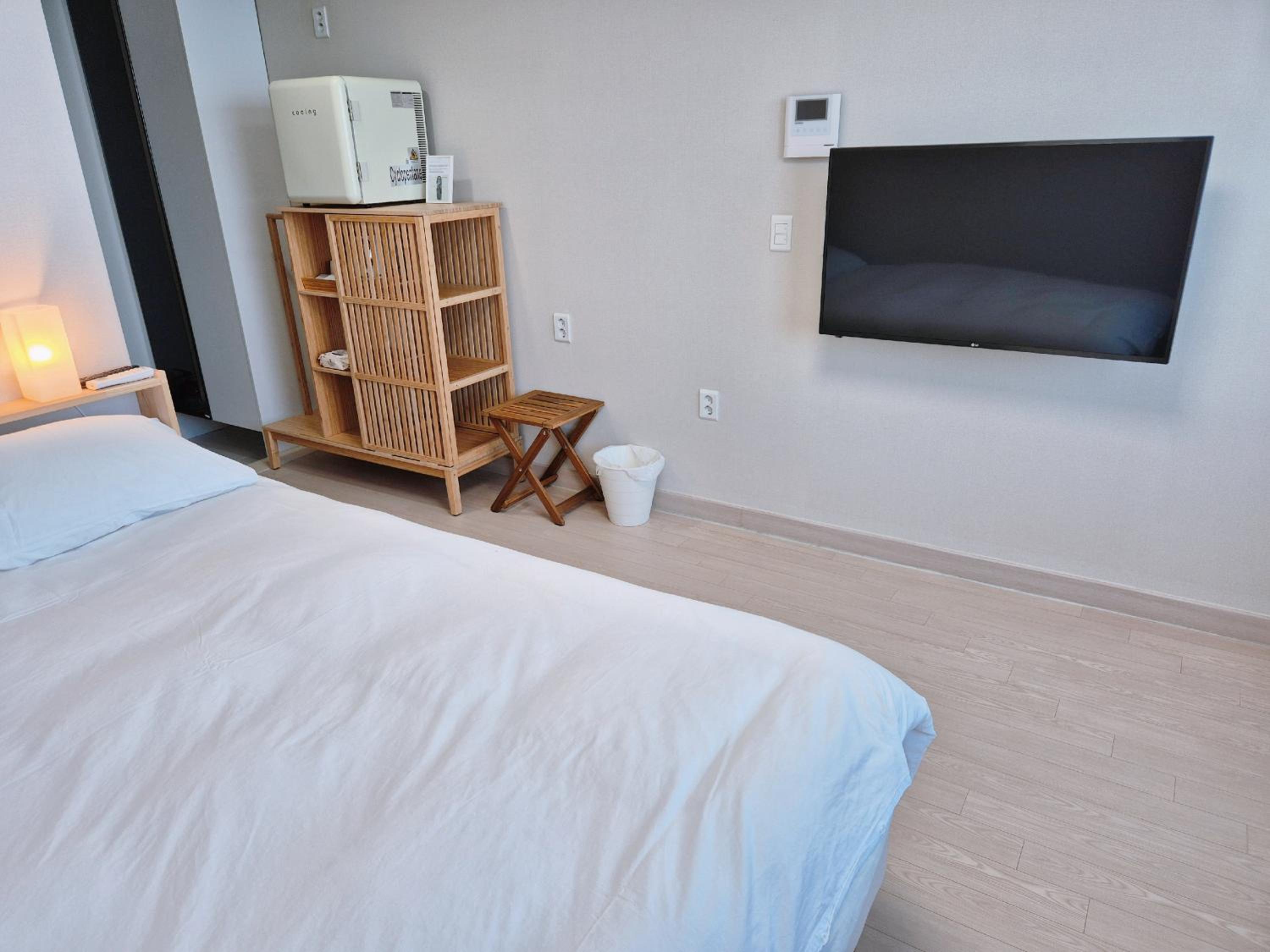 Standard Double Room - Photo 13