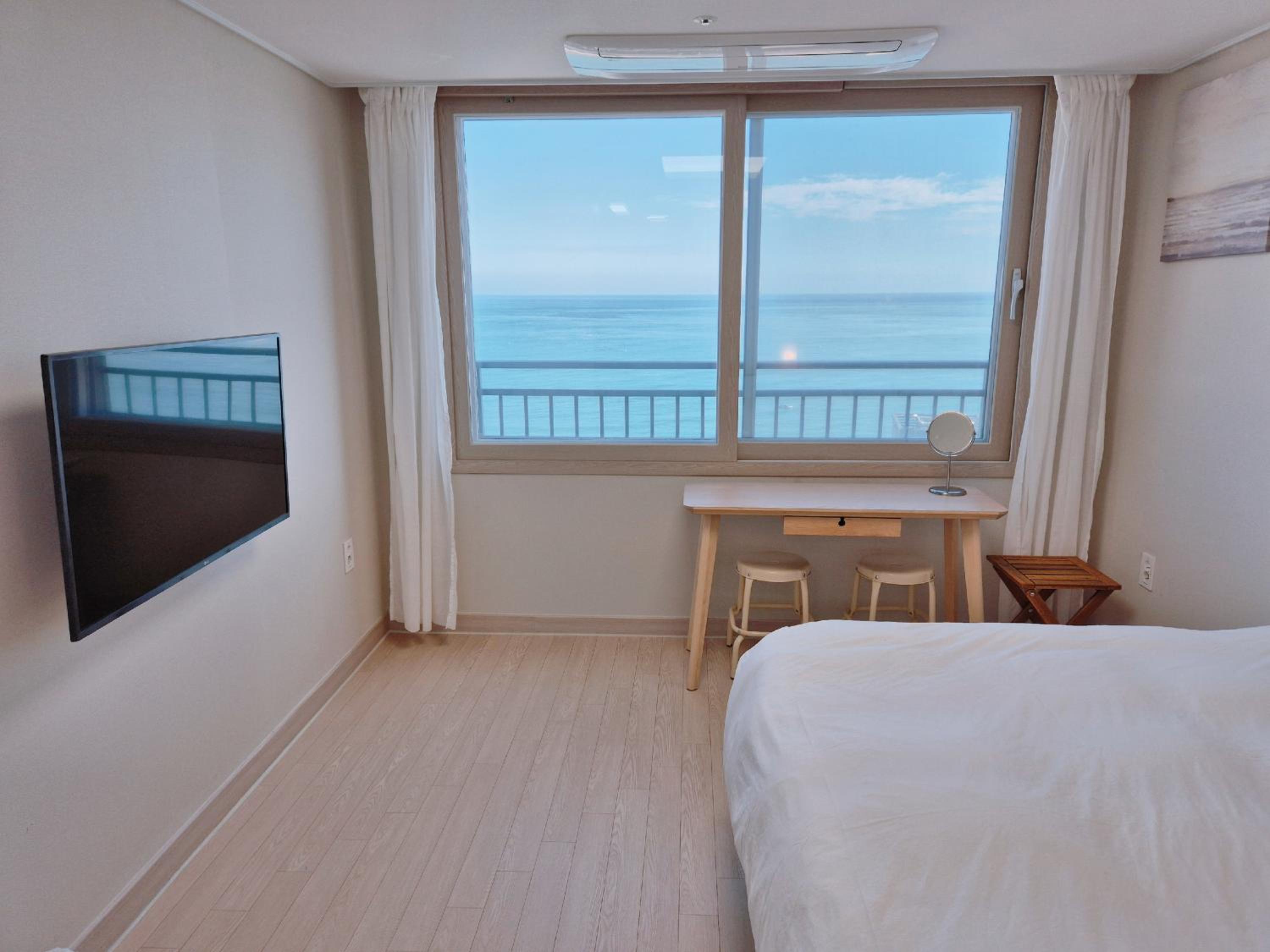 Standard Double Room - Photo 18
