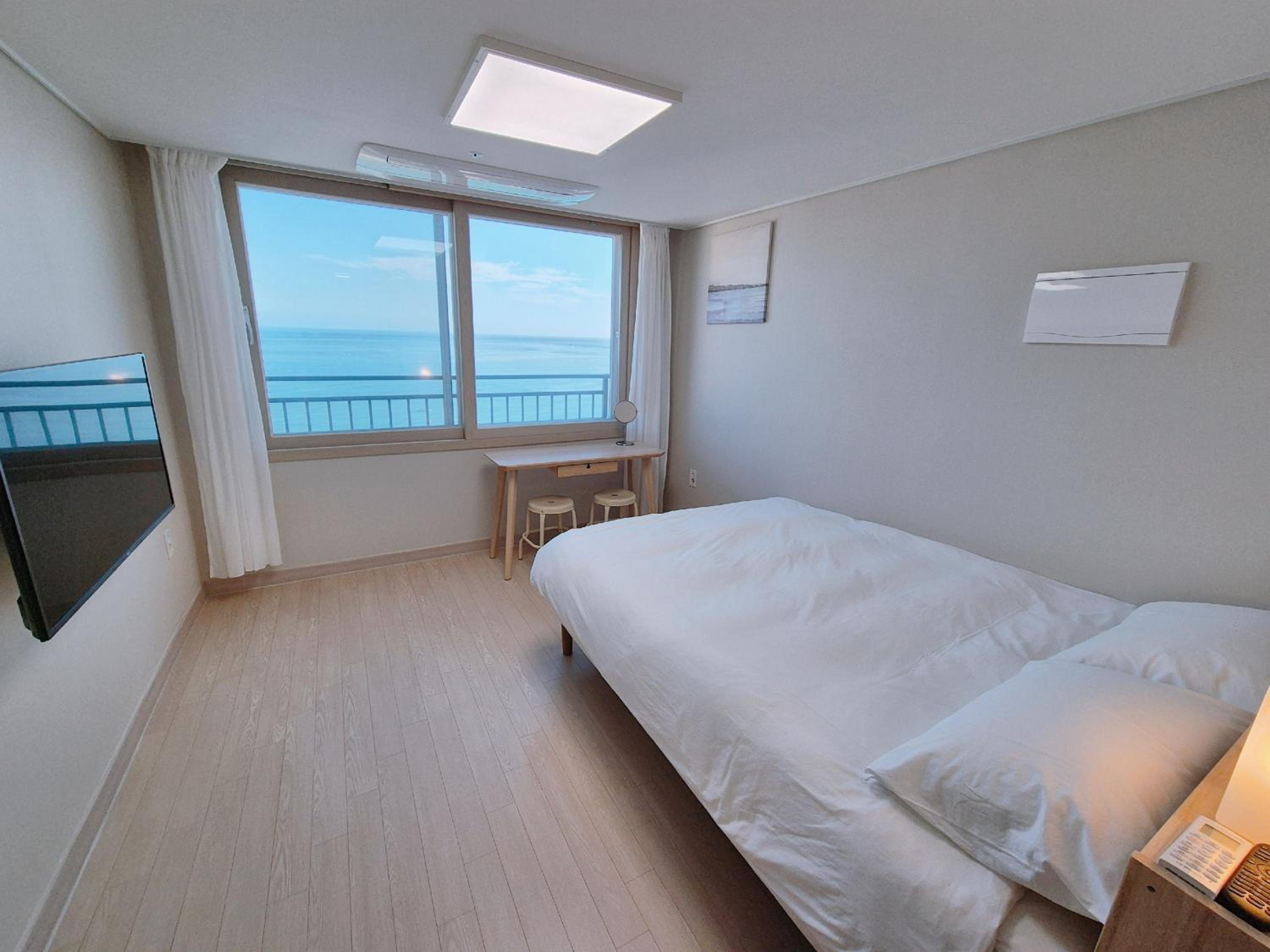 Standard Double Room - Photo 11