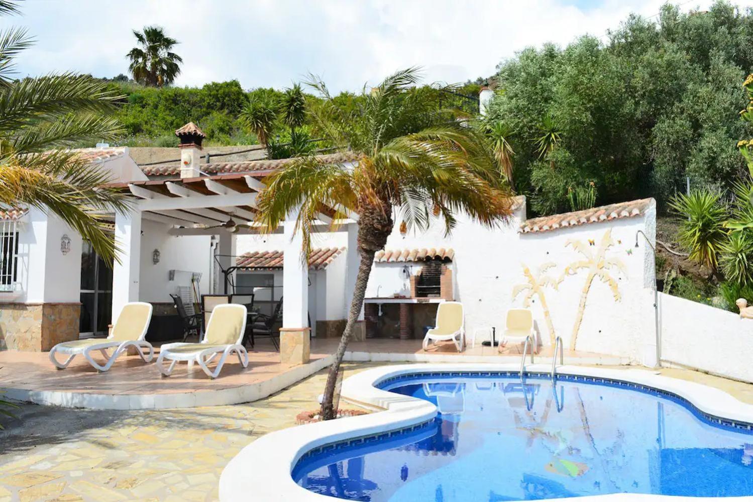 Villa photo 2