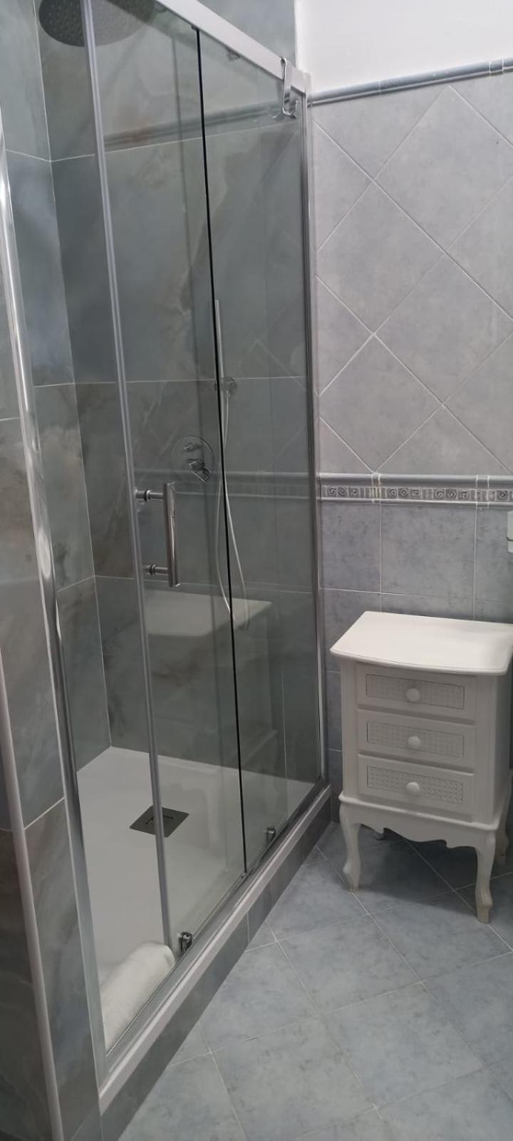 Triple Room with Private Bathroom - Photo 7