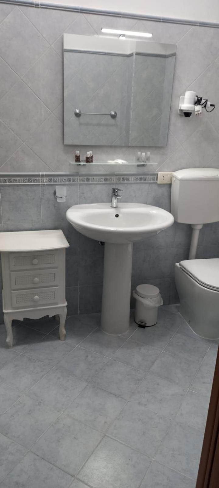 Triple Room with Private Bathroom - Photo 6