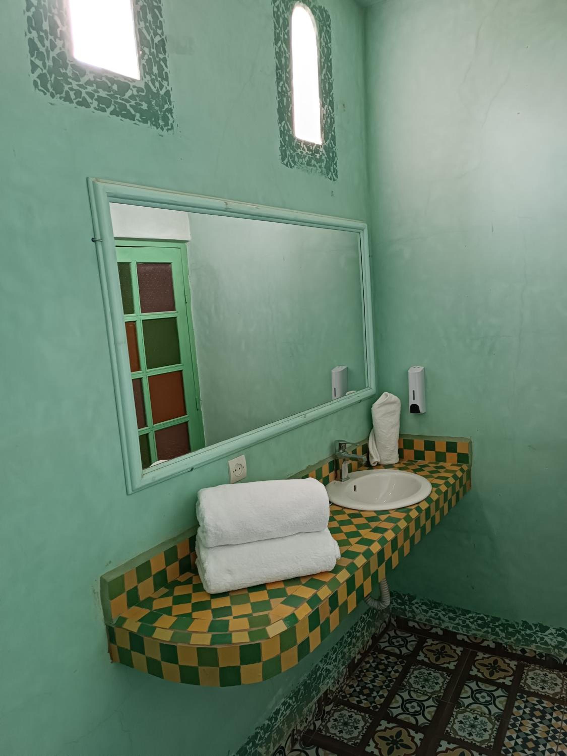 Double or Twin Room with Terrace - Photo 6