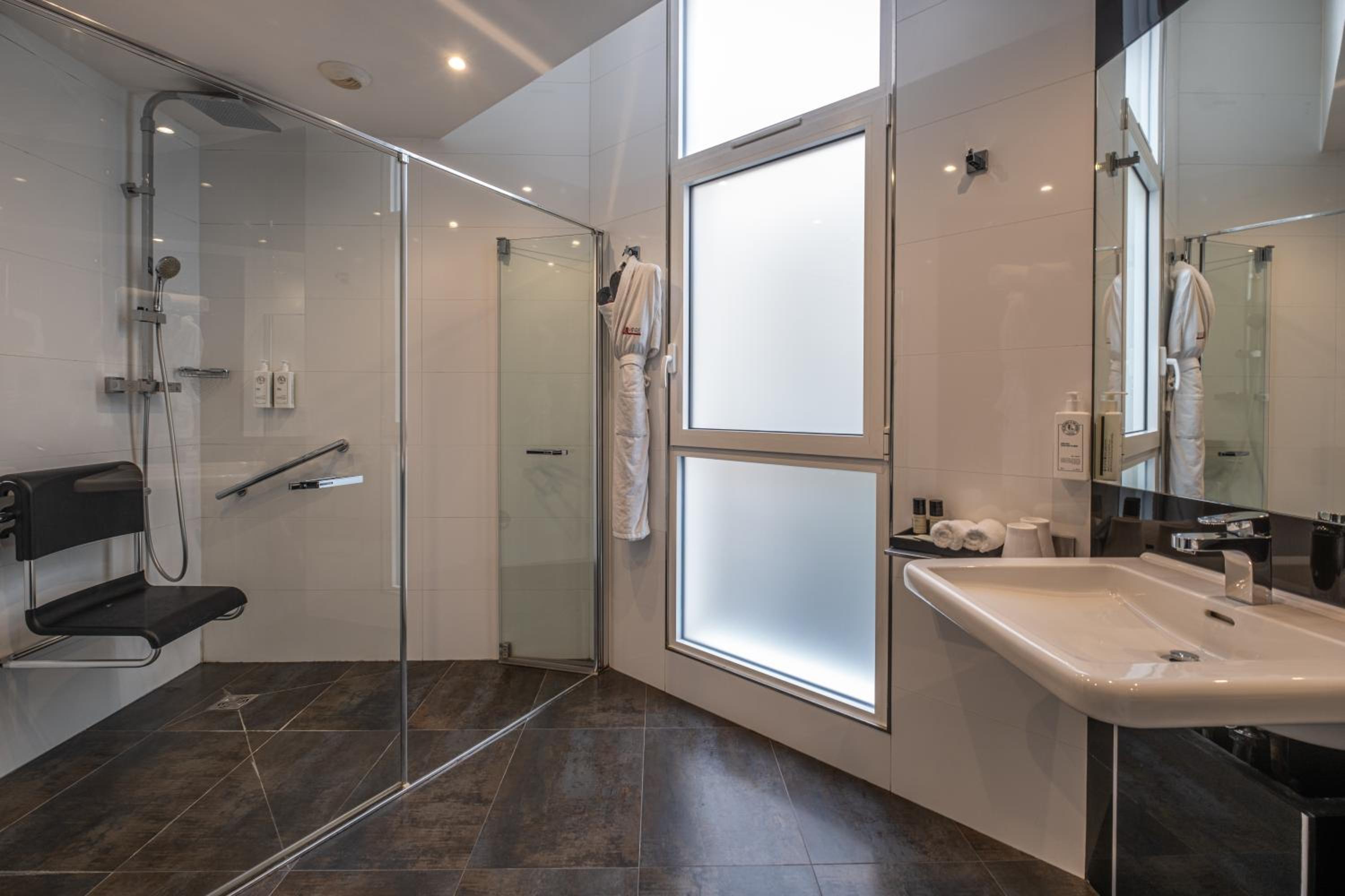 Triple Room - Disability Access thumbnail 6