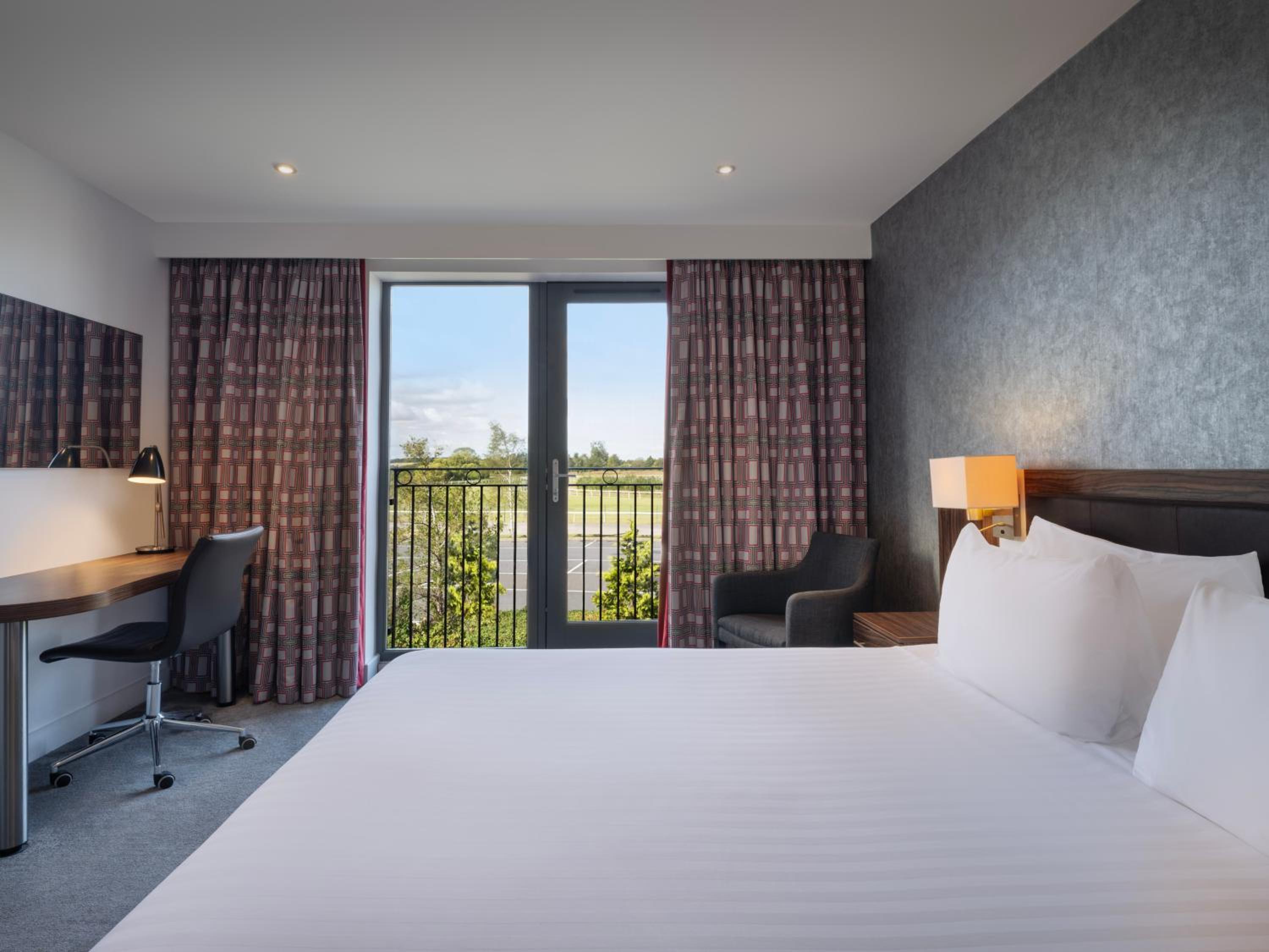 Standard King Room with Racecourse View