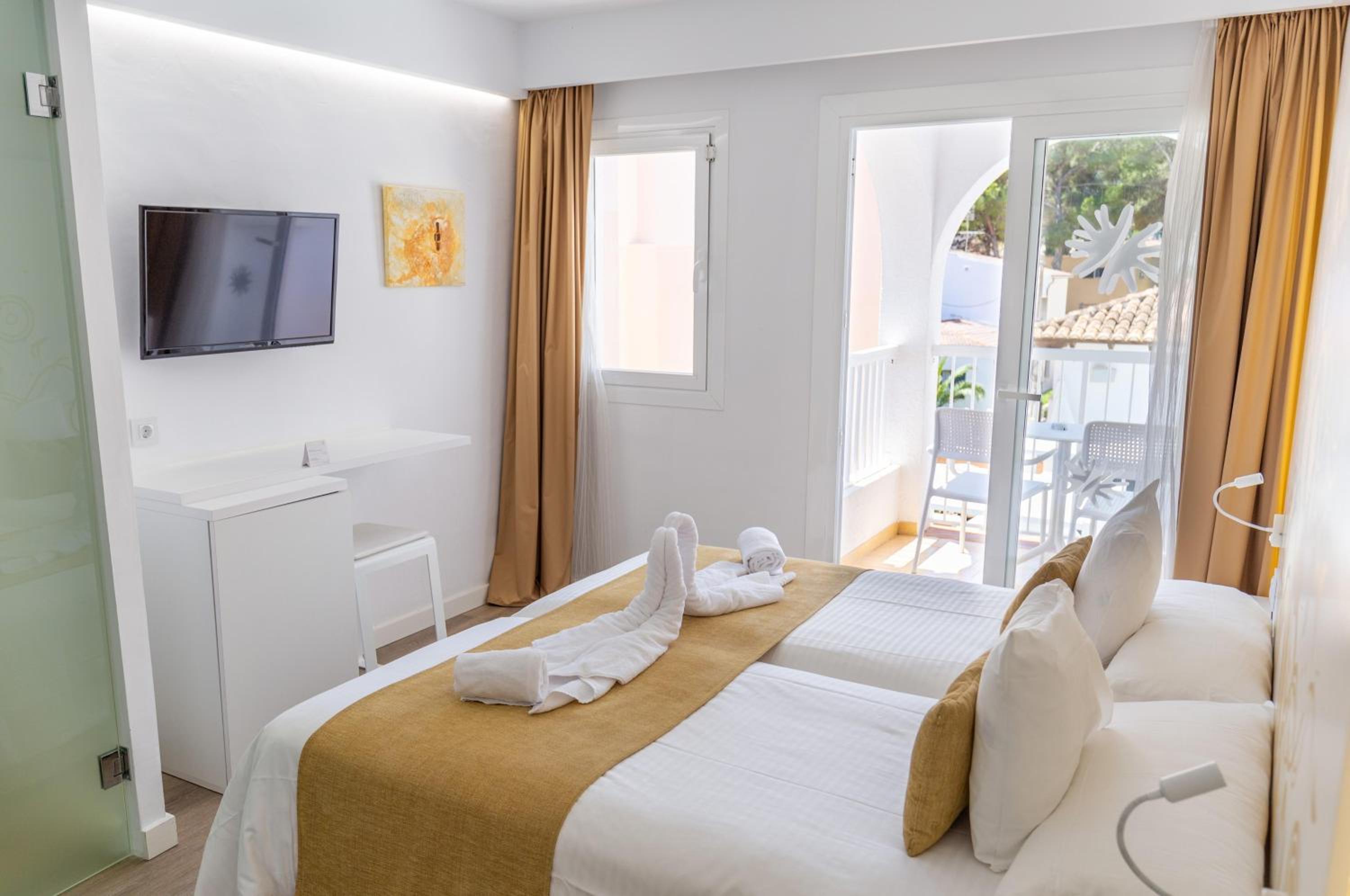 Habitación Doble o Twin Estándar con Balcón