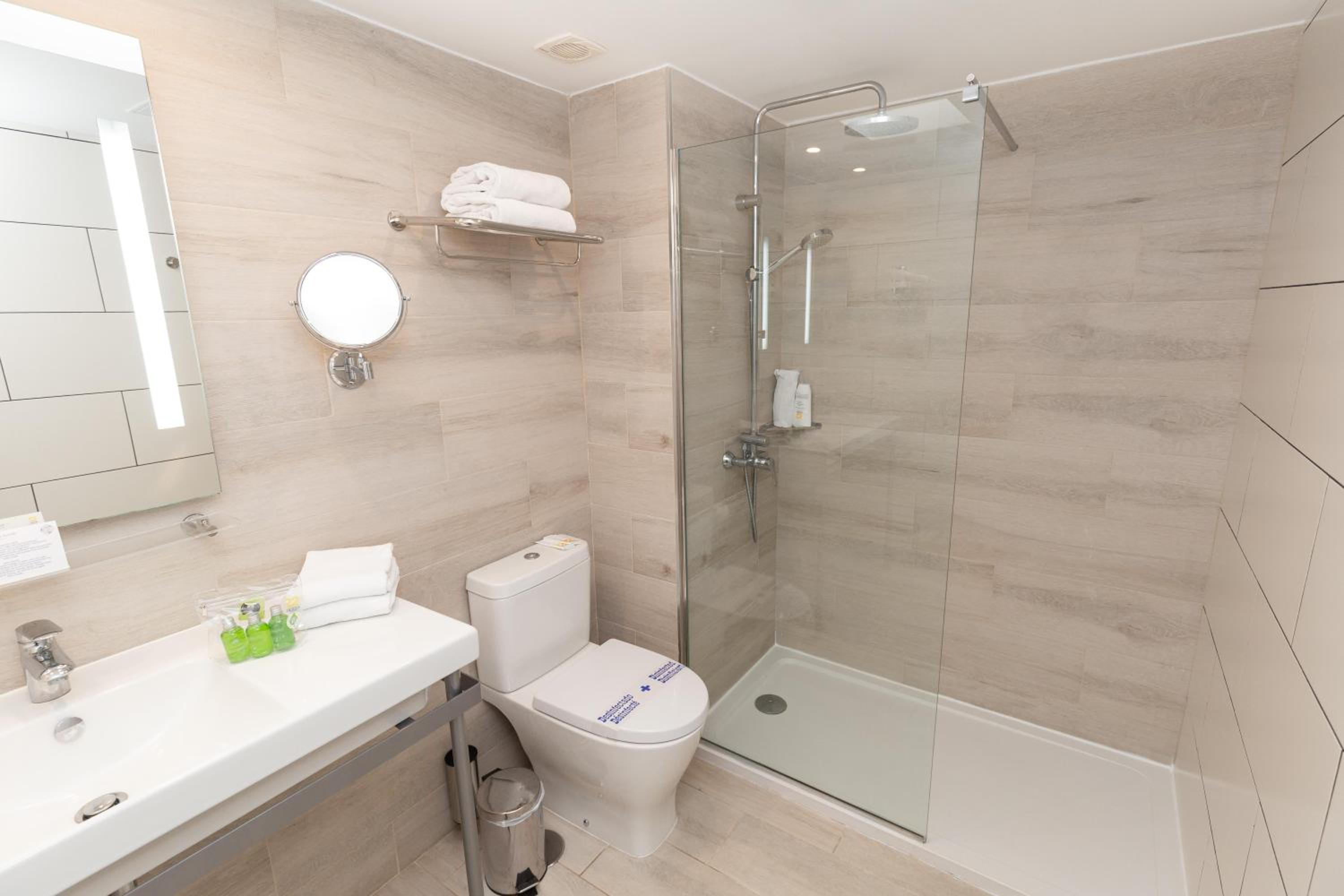 Two-Bedroom Apartment with Sea View (4 Adults) photo 3