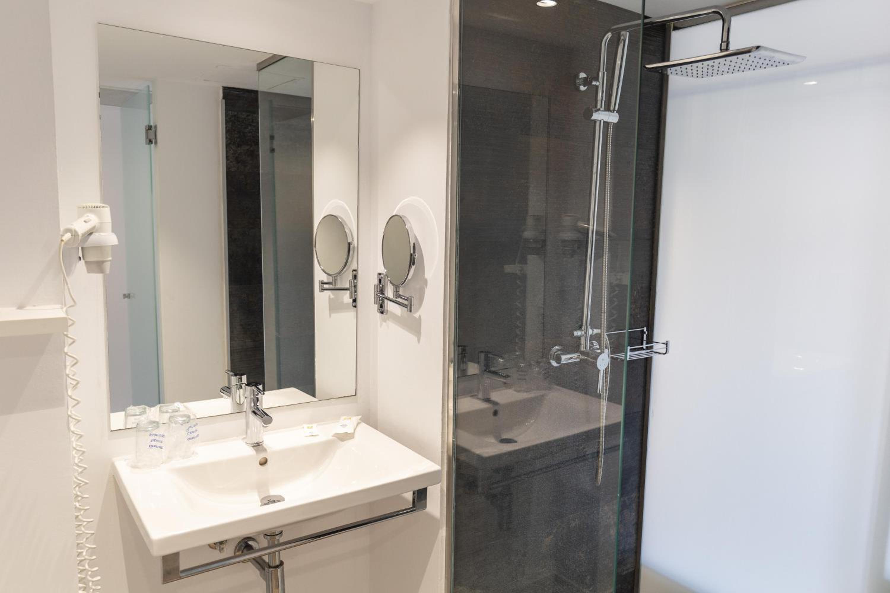 Standard Double or Twin Room with Balcony photo 3