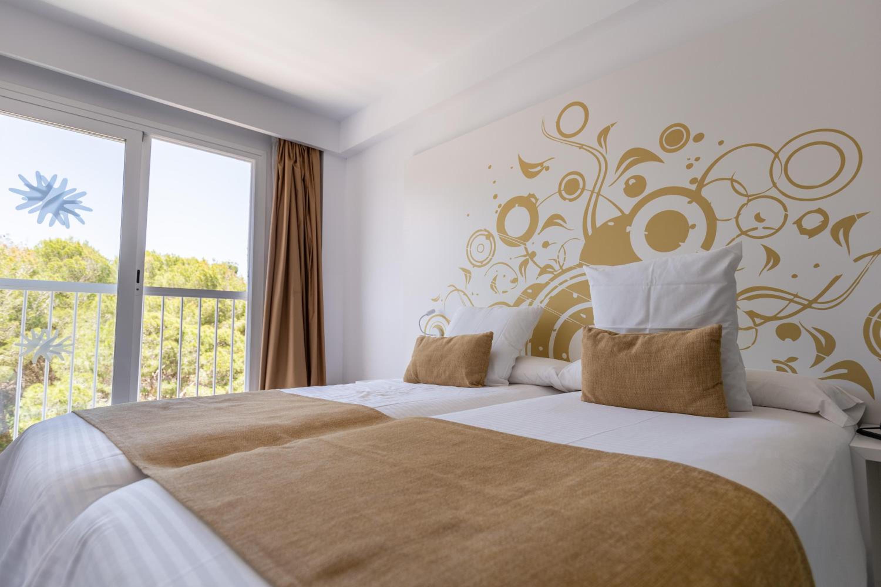 Standard Double or Twin Room with Balcony photo 2