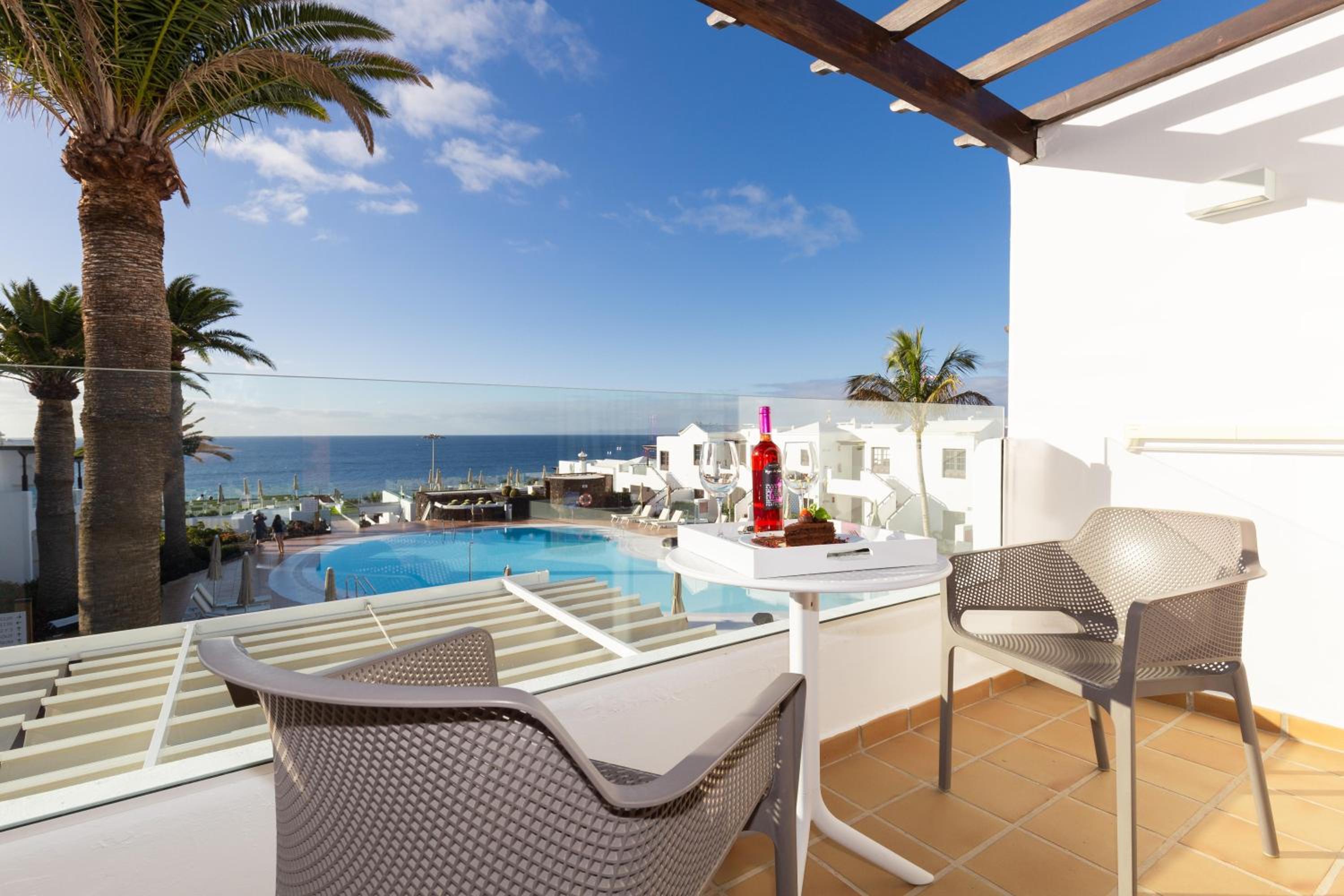 One-Bedroom Apartment with Sea View (3 Adults) photo 3