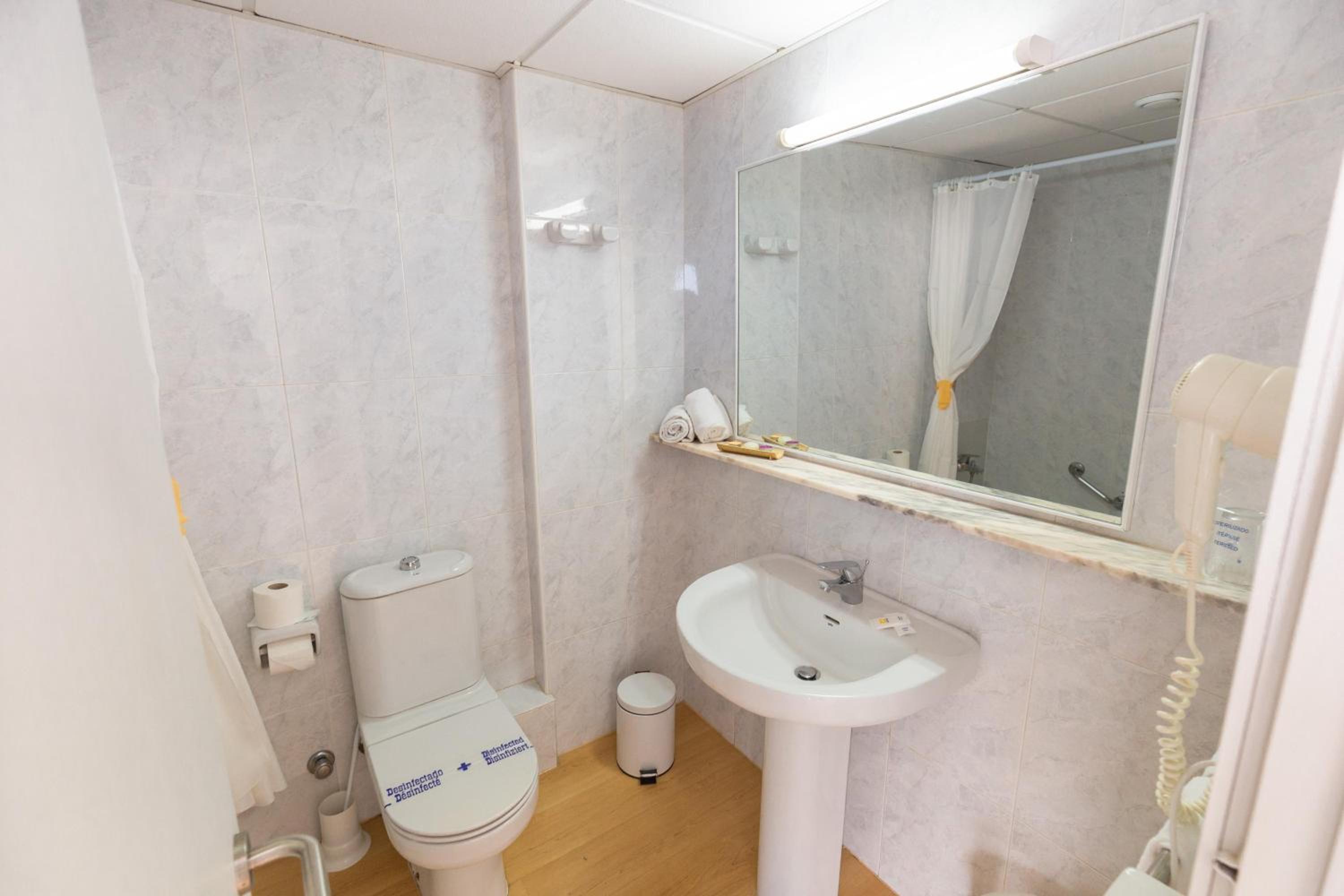 Standard Twin Room with Sea View photo 3