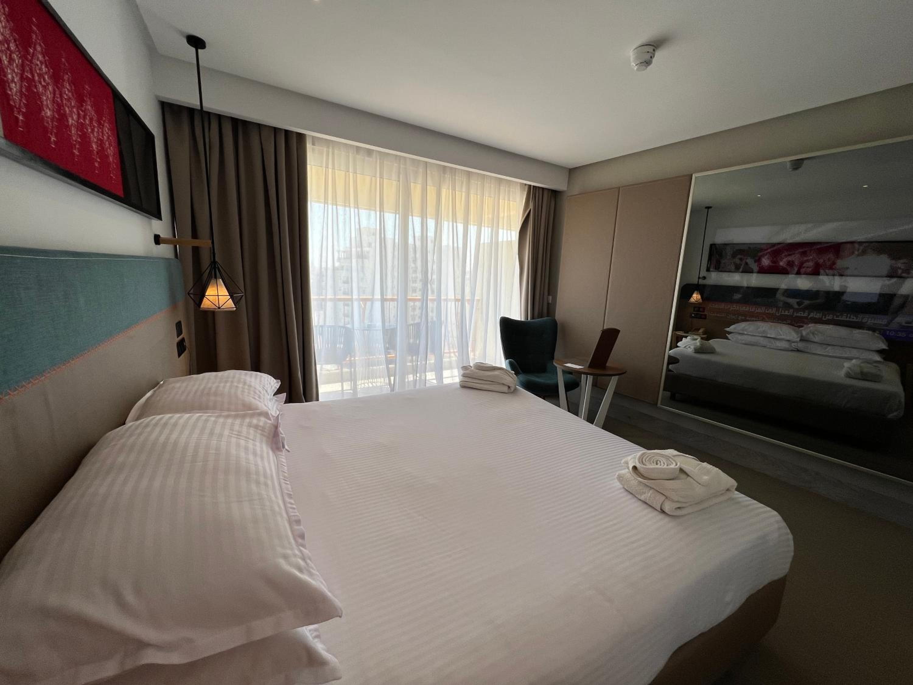 2 Bedroom Executive Suite, Seafront, Balcony