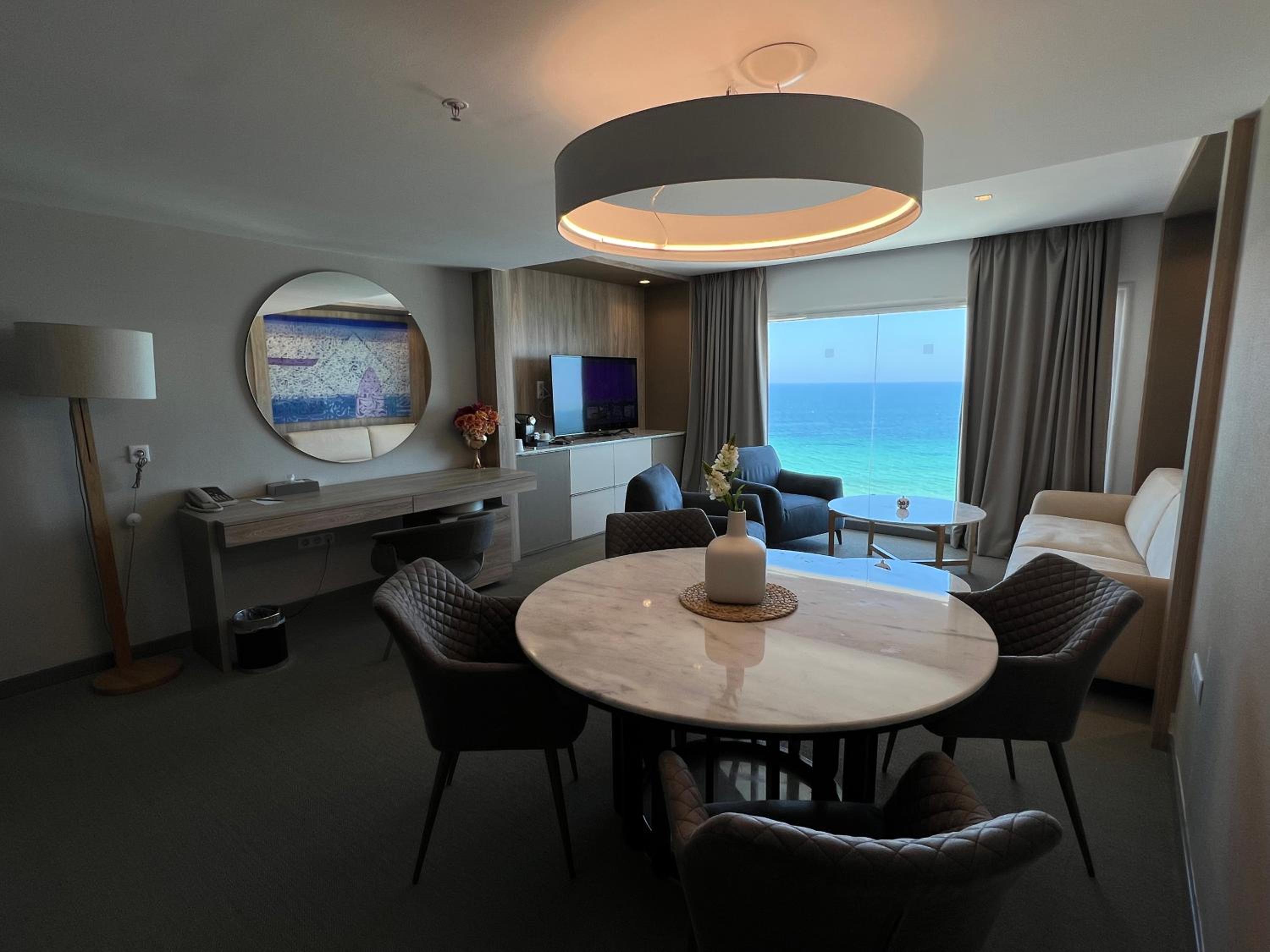 2 Bedroom Executive Suite, Seafront, Balcony