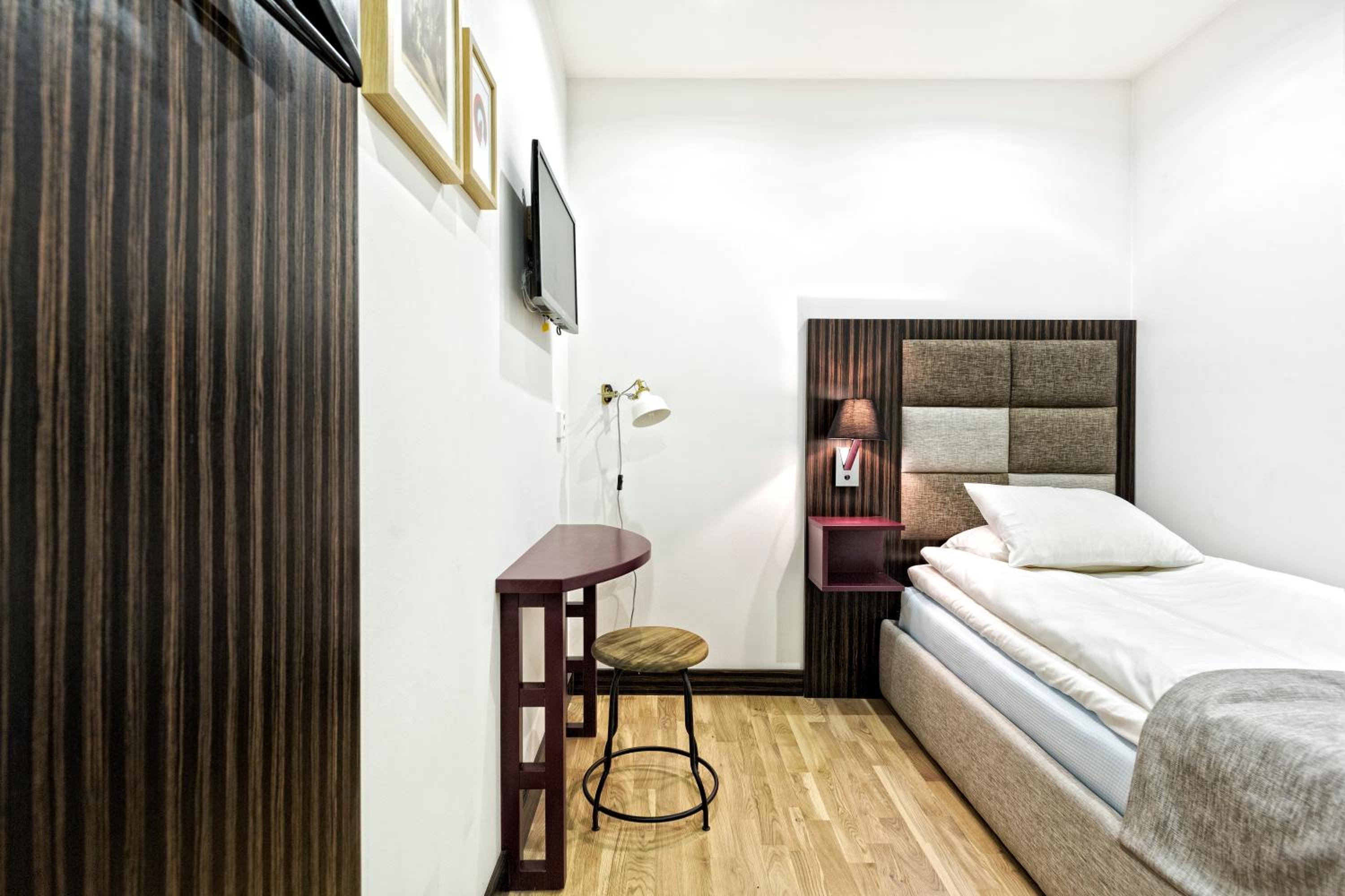 Single Room without Window