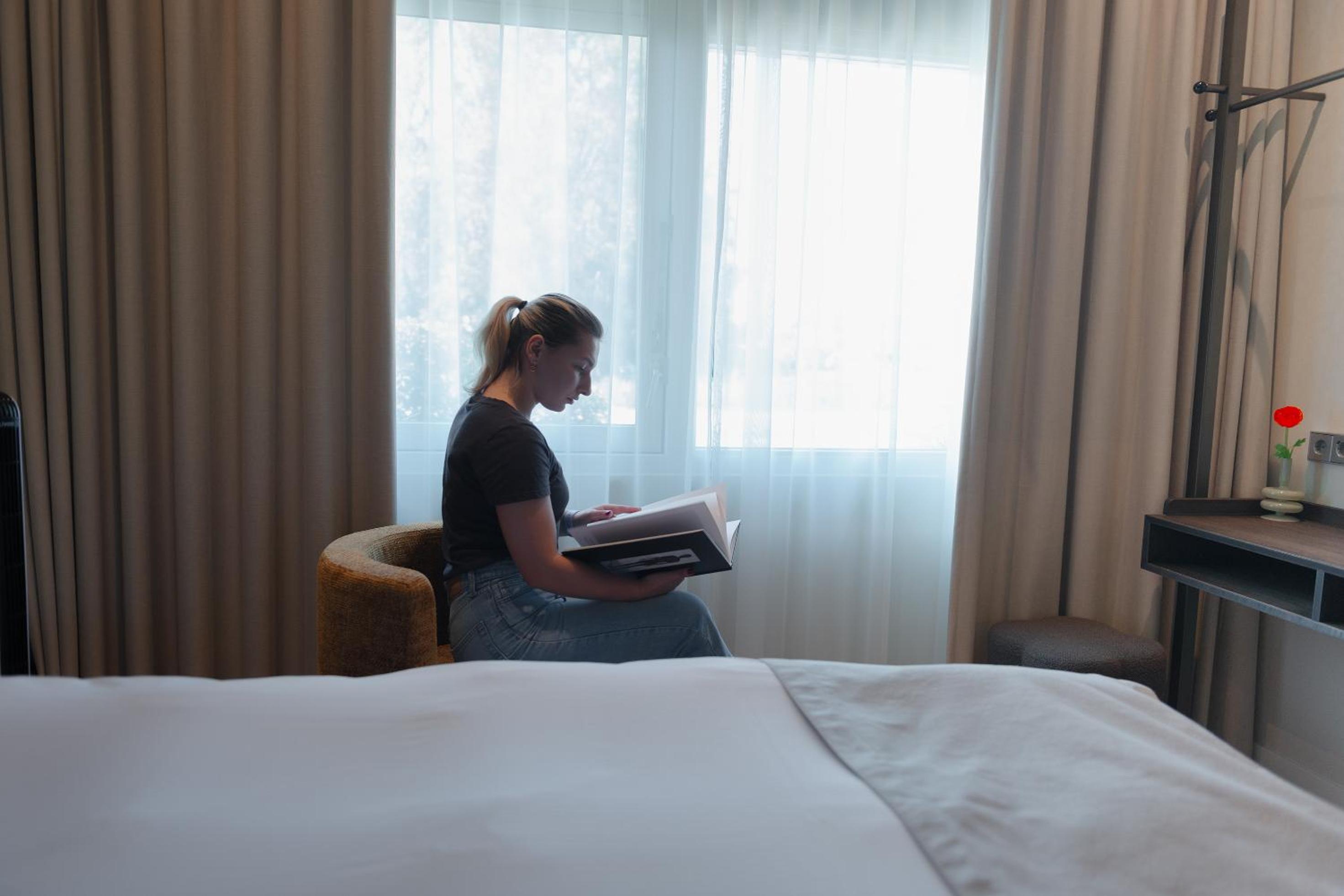 Deluxe King Room - Photo 6