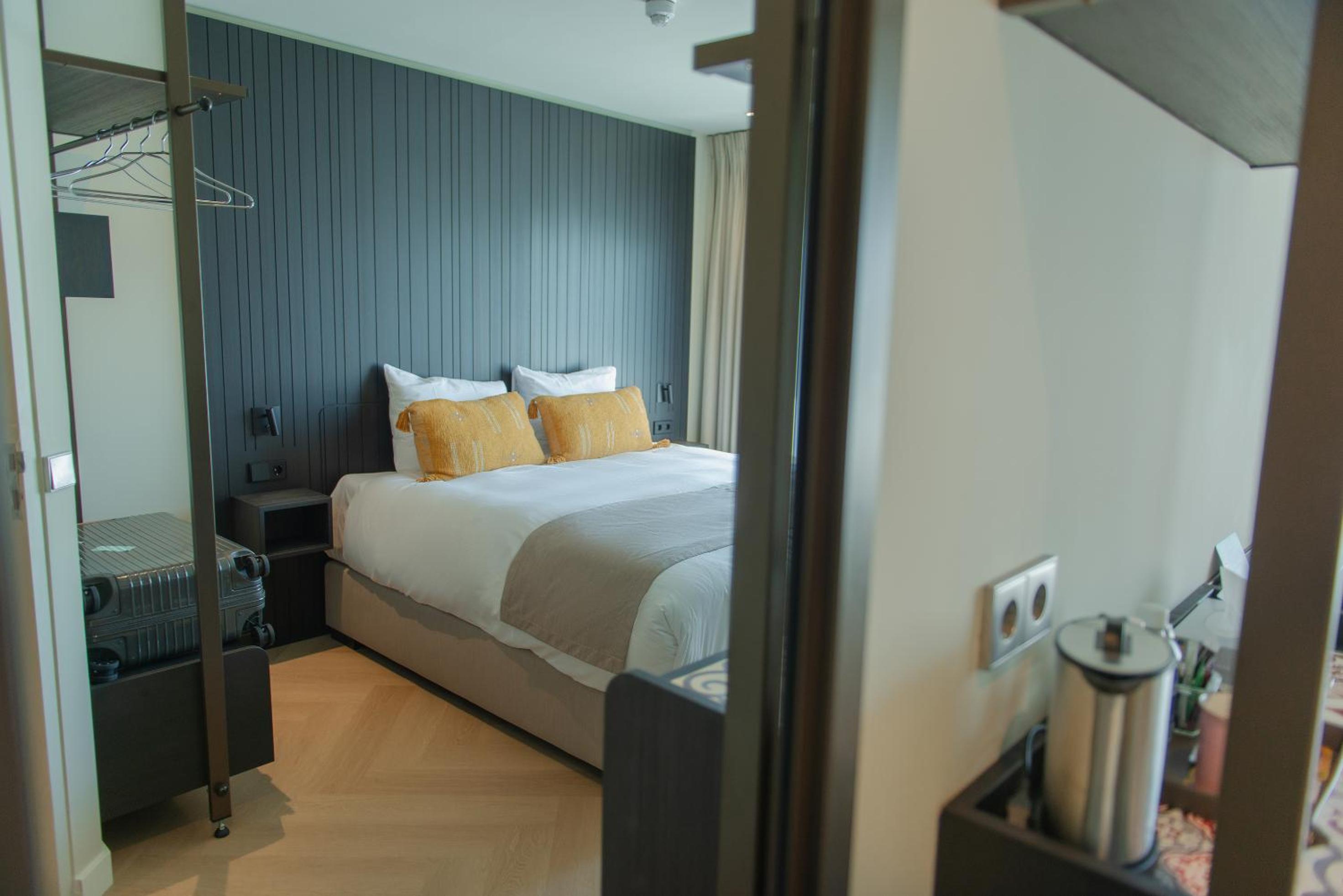 Deluxe King Room - Photo 2