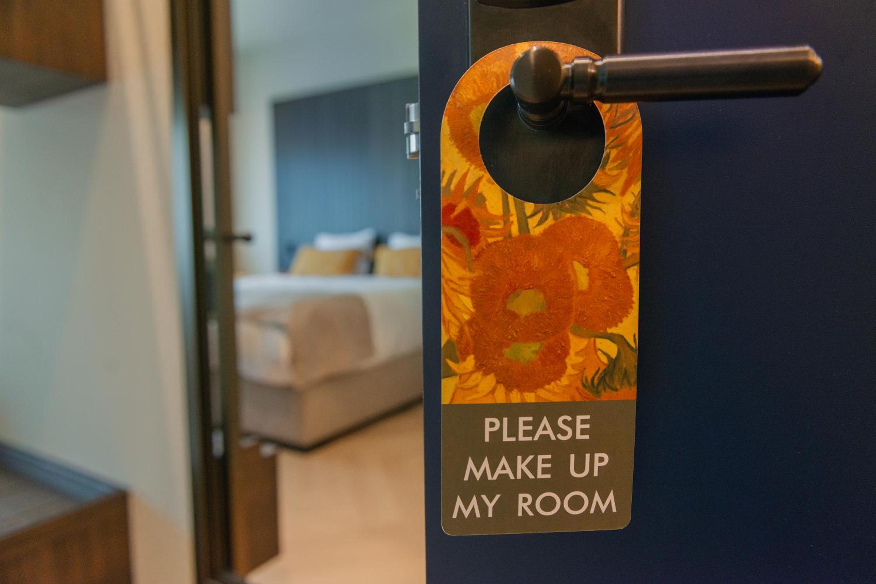 Deluxe King Room - Photo 4