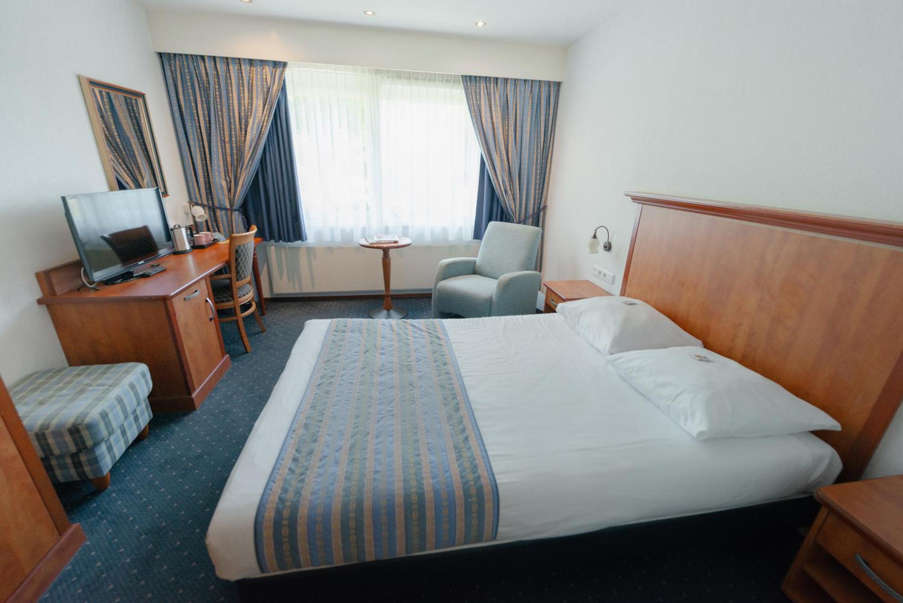 Comfort Queen Room