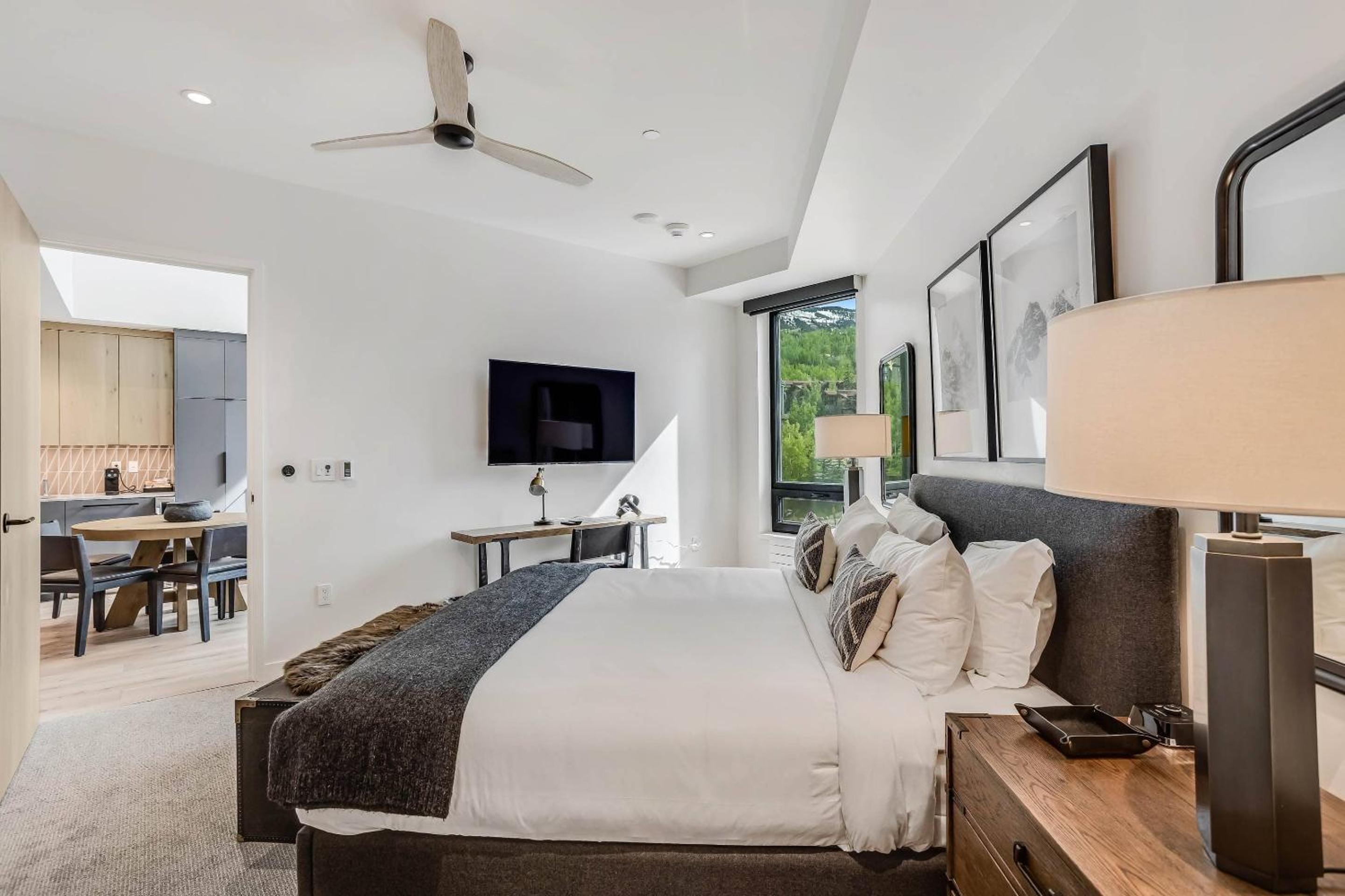 Two-Bedroom Apartment with Mountain View photo 2