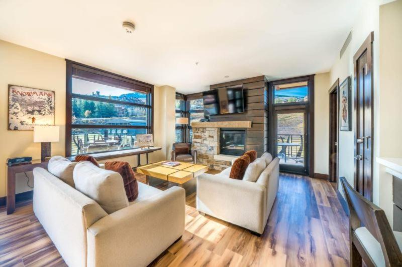 Three-Bedroom Apartment with Mountain View photo 1