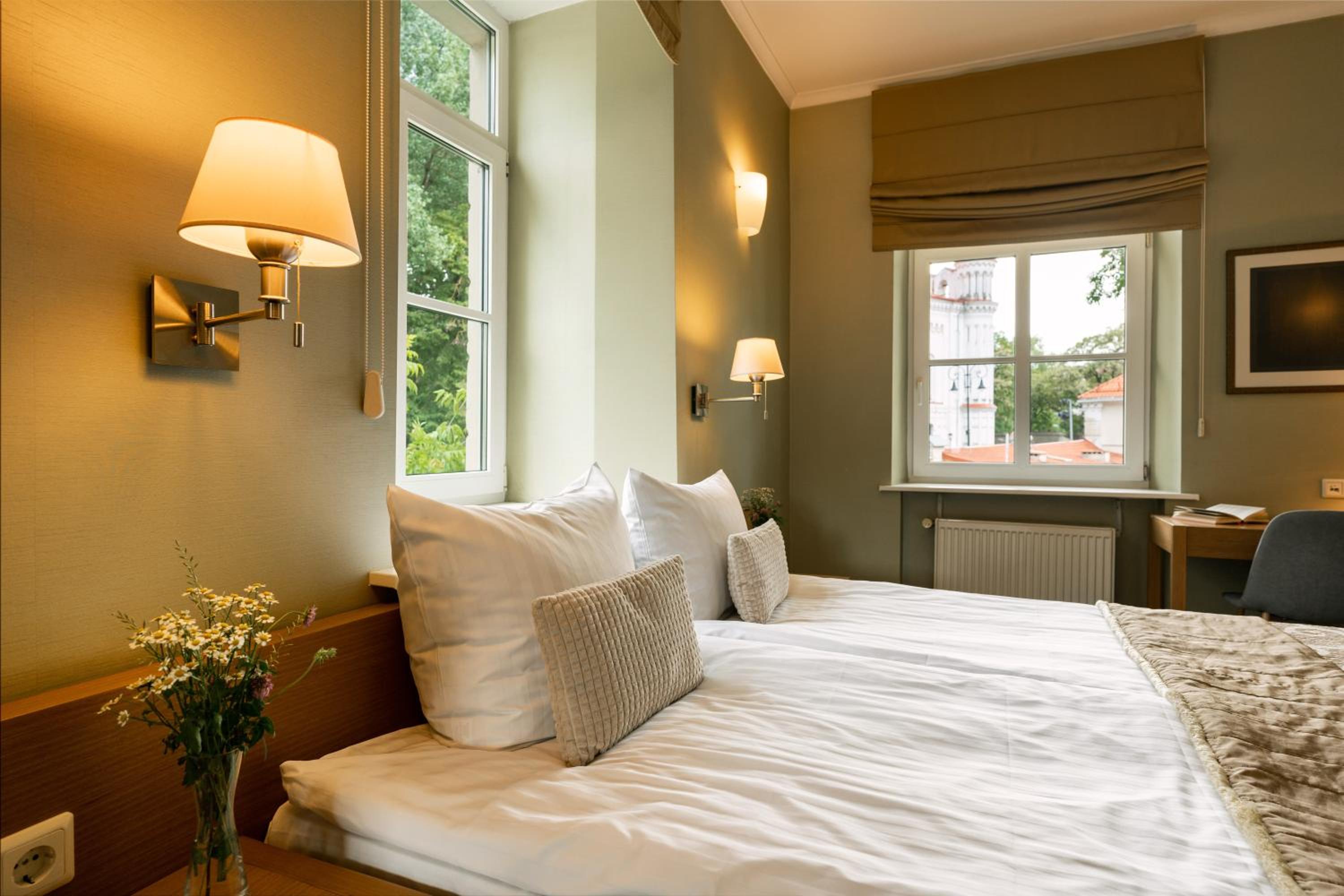 Standard Double or Twin Room - Photo 7