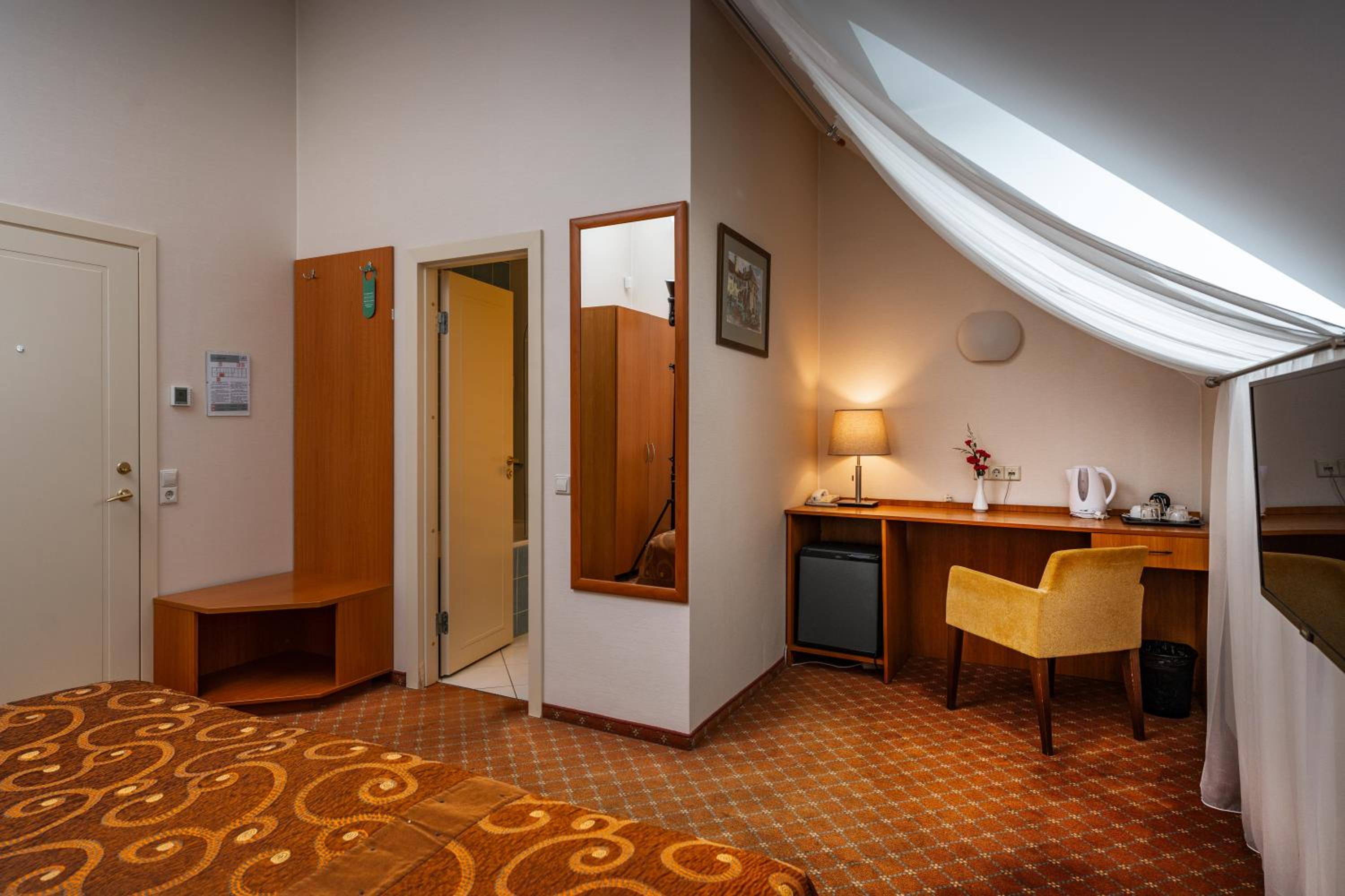 Standard Double or Twin Room - Photo 5
