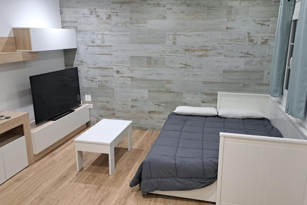 One-Bedroom Apartment photo 3