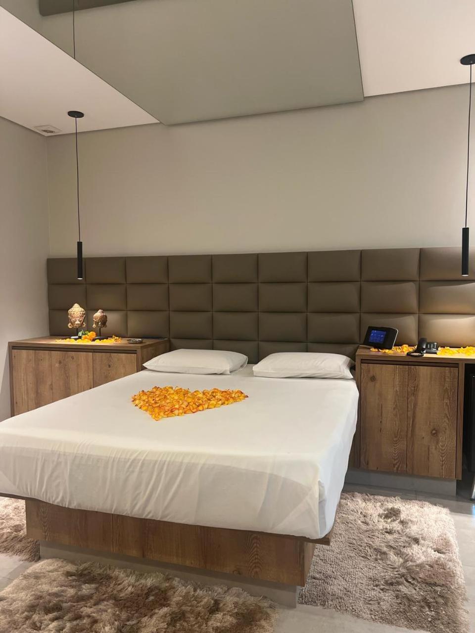 Suite with Hot Tub photo 1