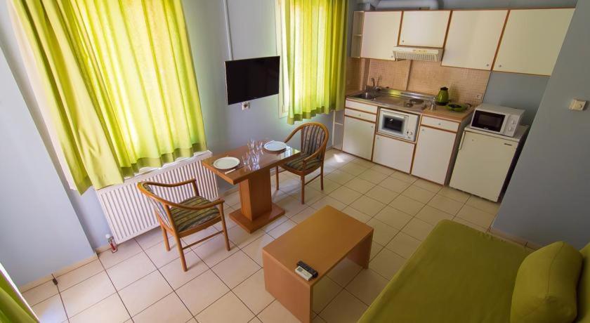 Superior One-Bedroom Apartment (4 Adults) photo 2