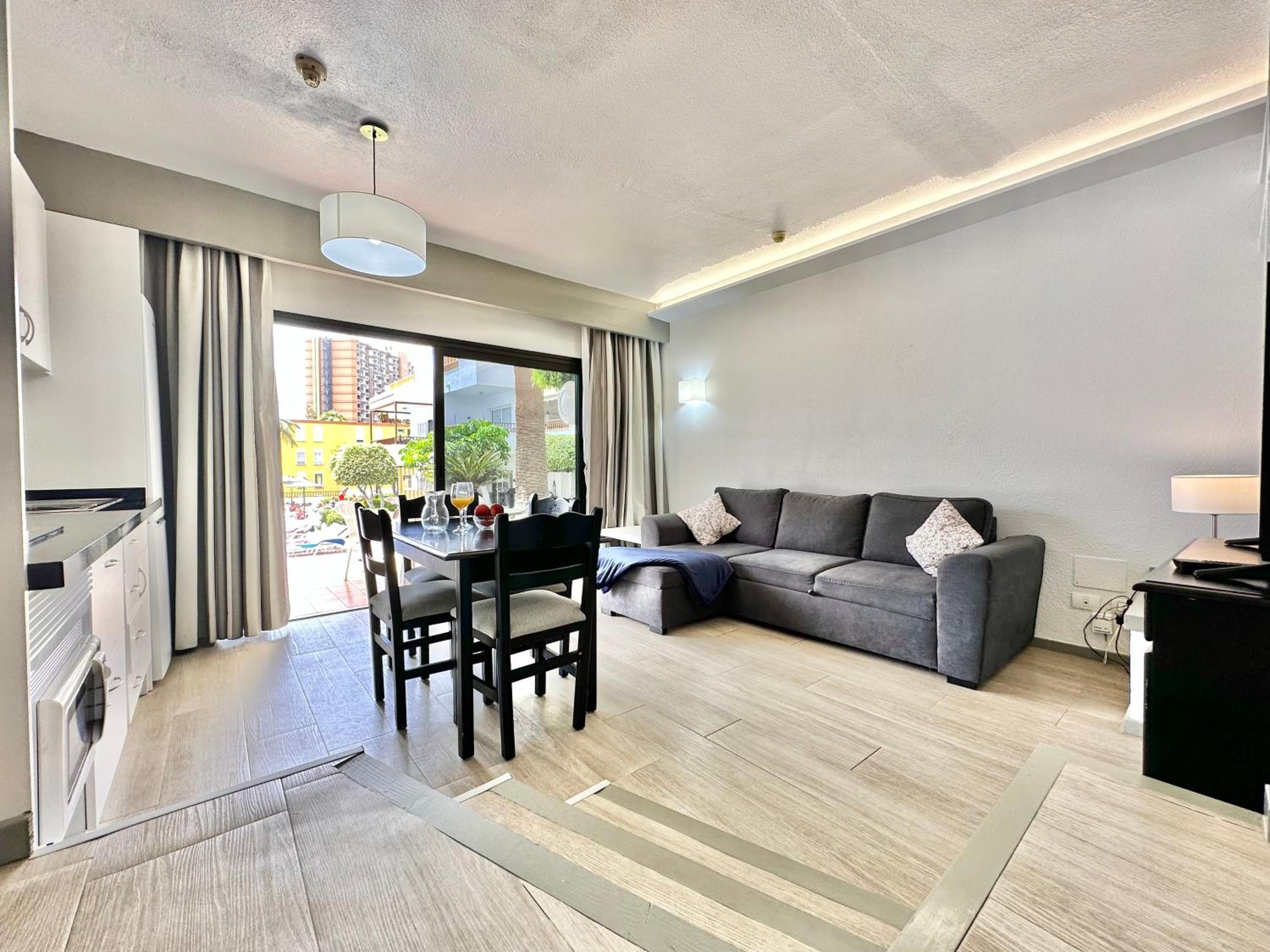 Apartamento de una habitación con vista a la piscina
